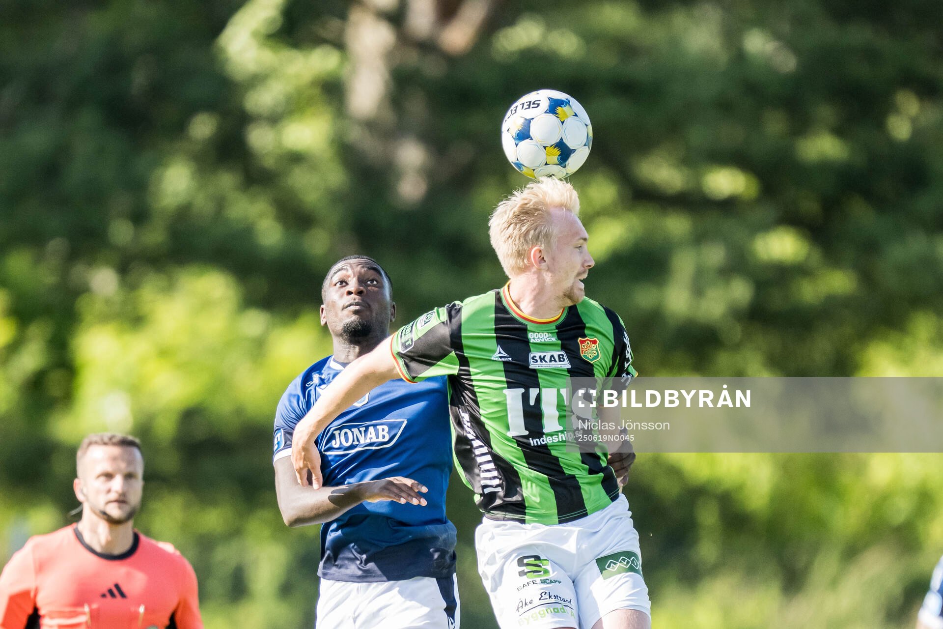 Halmstads Emmanuel Tannor och GAISs Robin Wendin Thomasson