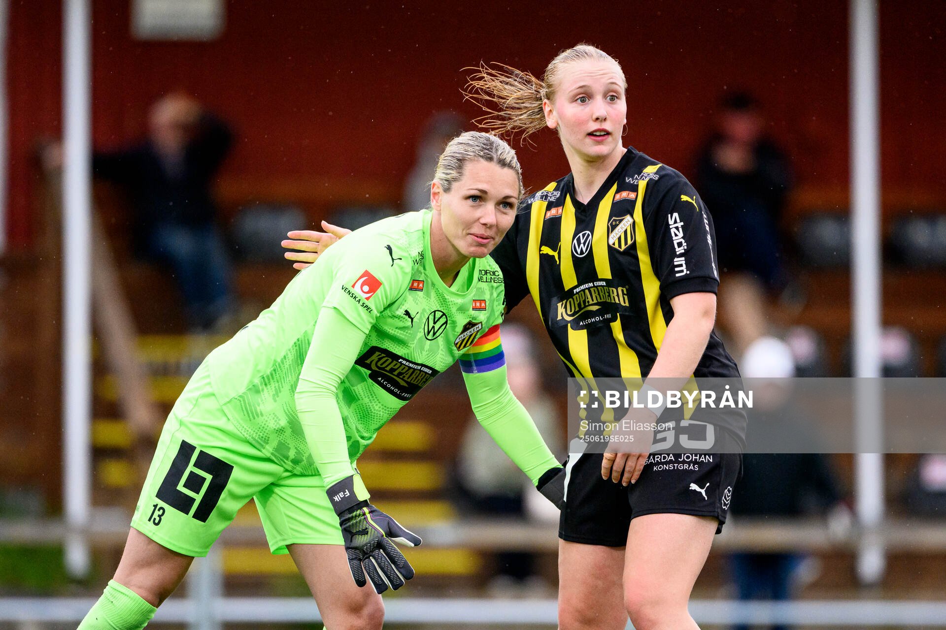 Häckens målvakt Jennifer Falk och Johanna Fossdalsá