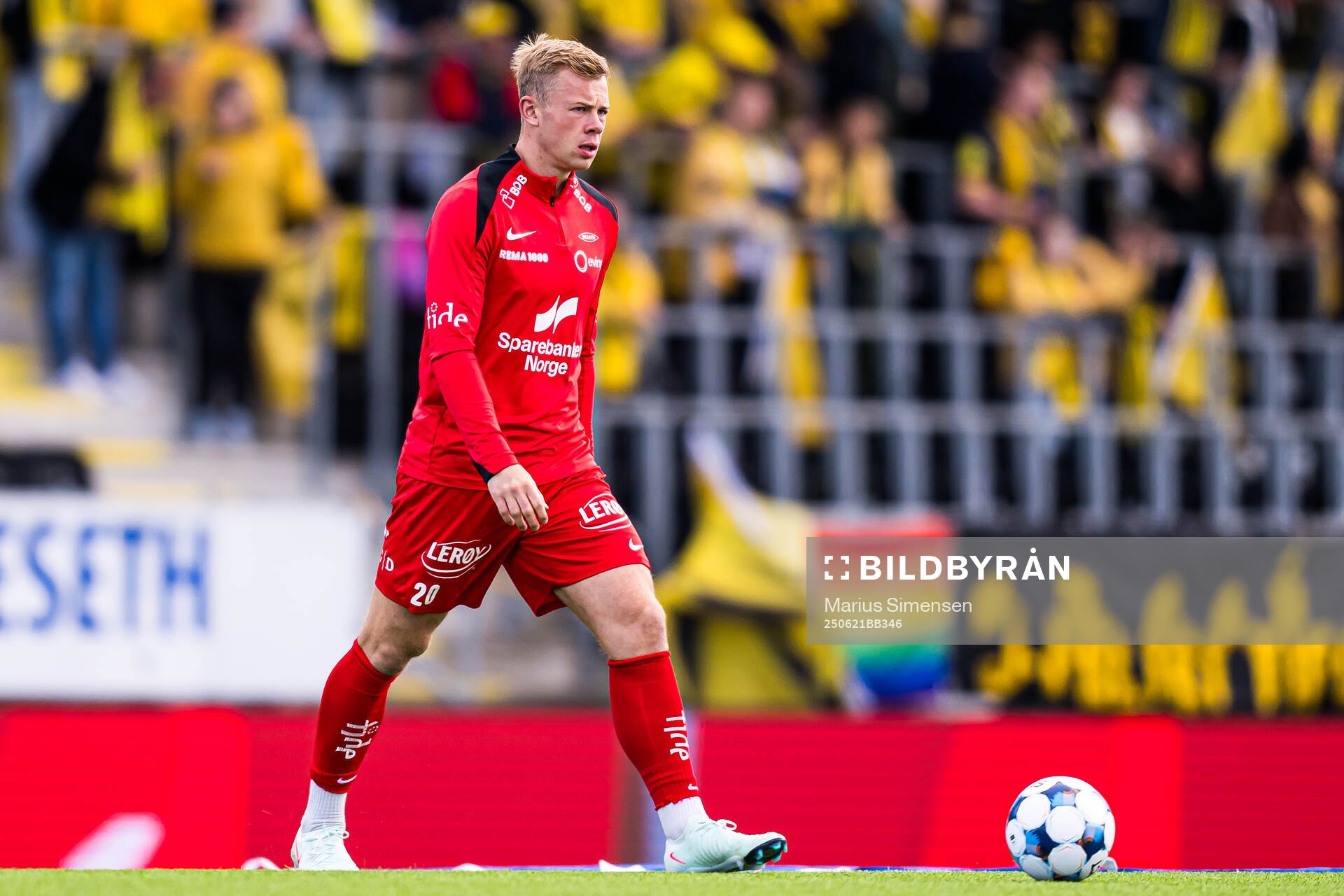 Aune Heggebø of Brann warms up