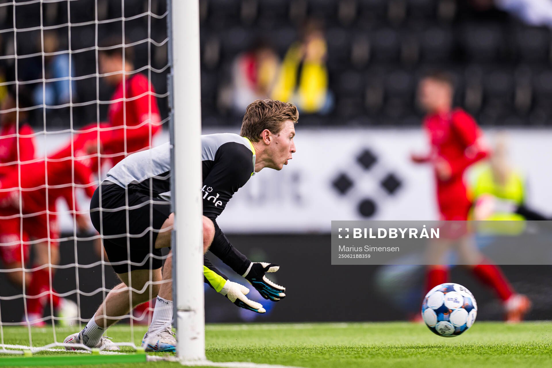 Mathias Dyngeland of Brann warms up