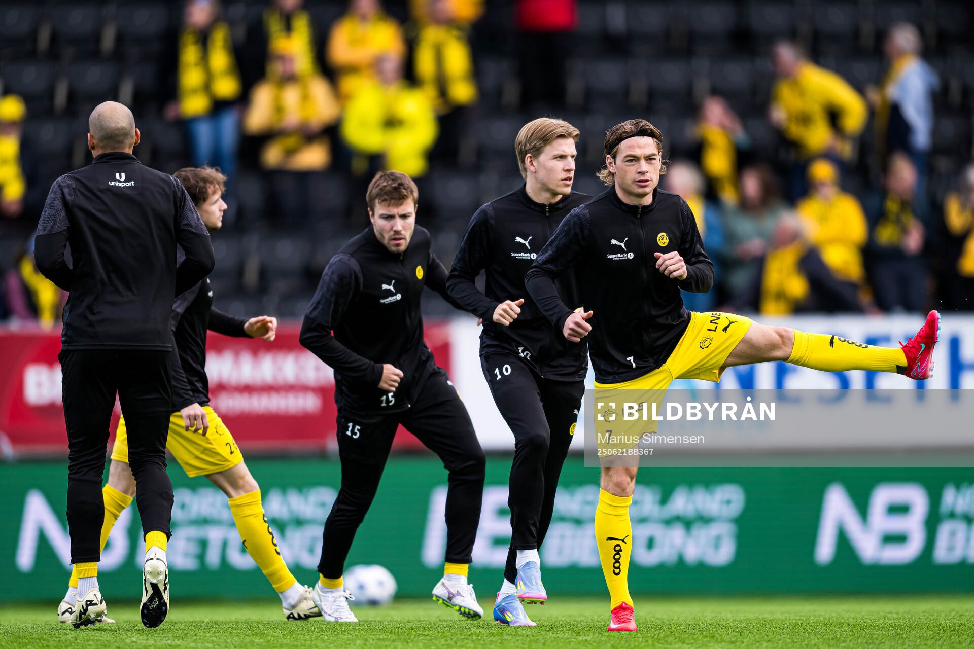 Patrick Berg of Bodø/Glimt warms up
