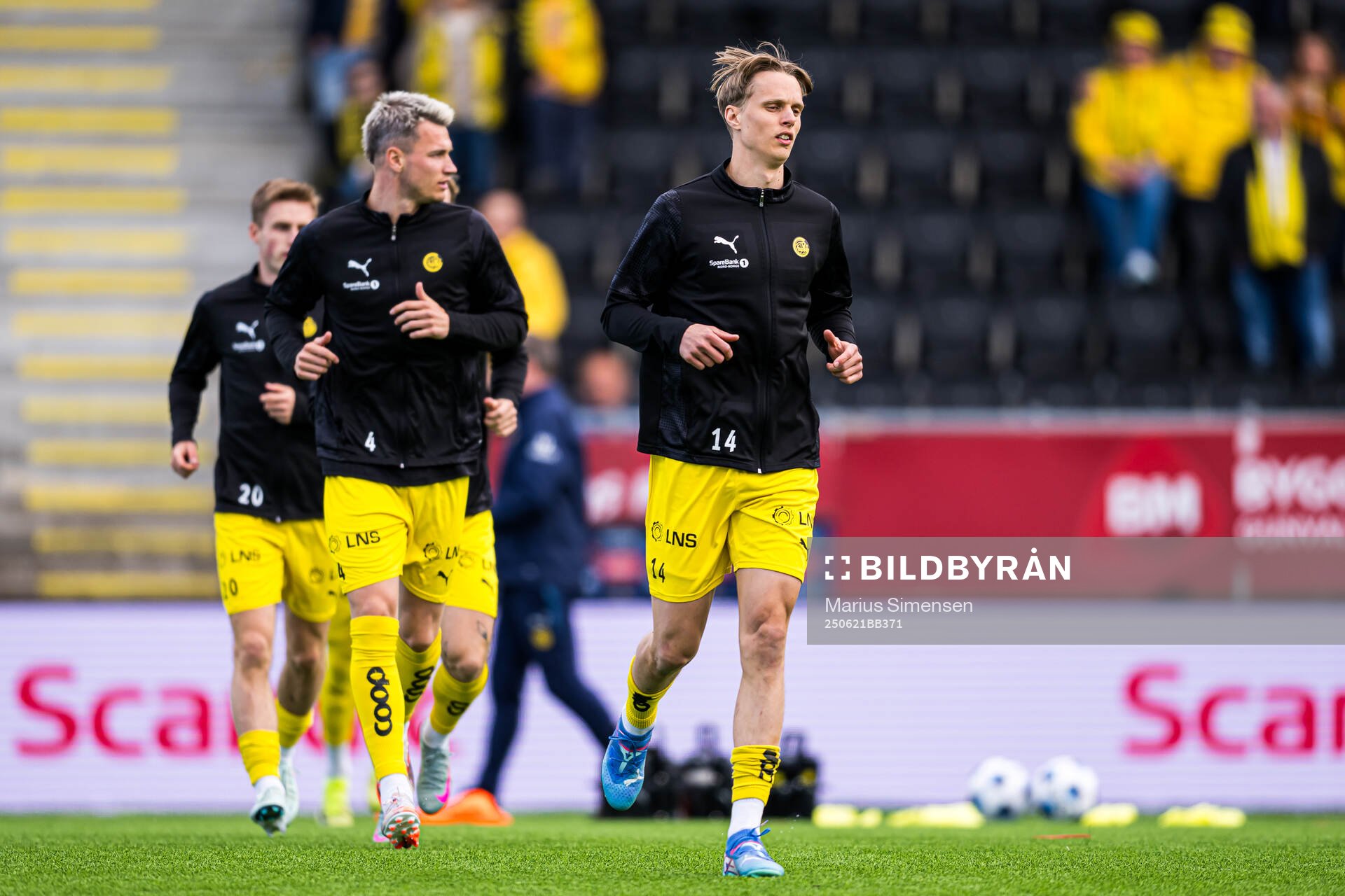 Ulrik Saltnes of Bodø/Glimt warms up