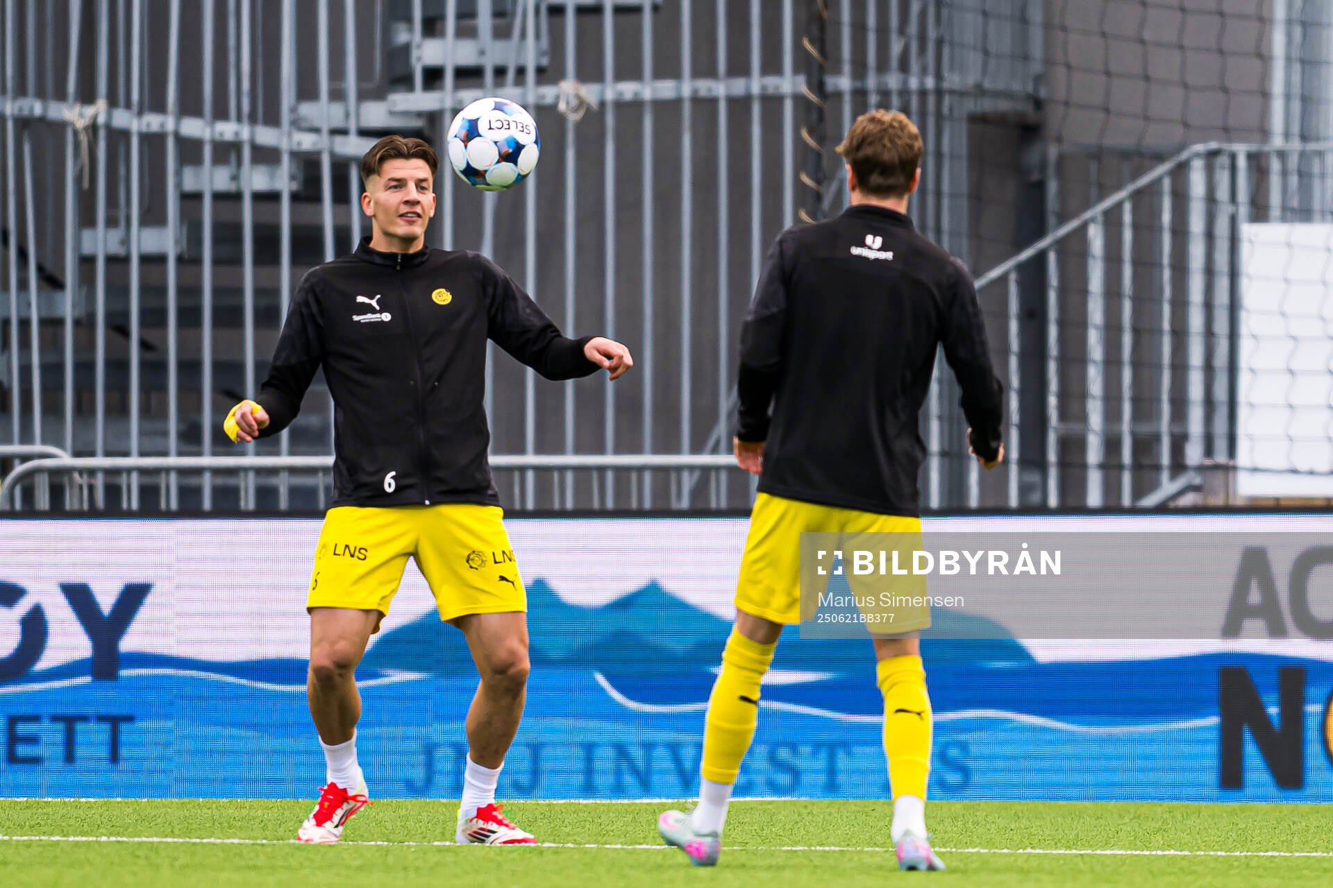 Jostein Gundersen of Bodø/Glimt warms up