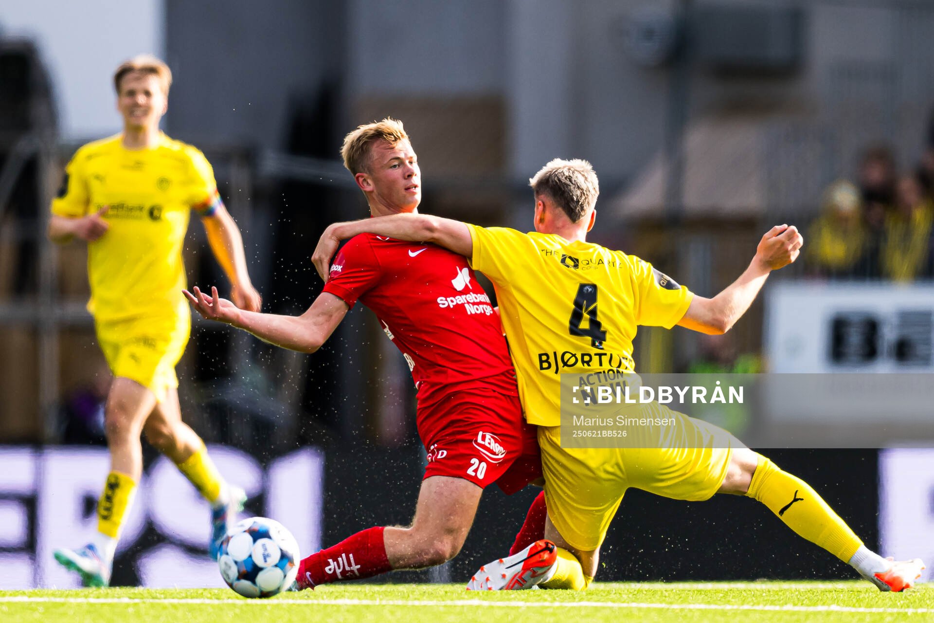 Aune Heggebø of Brann and Odin Bjørtuft of Bodø/Glimt