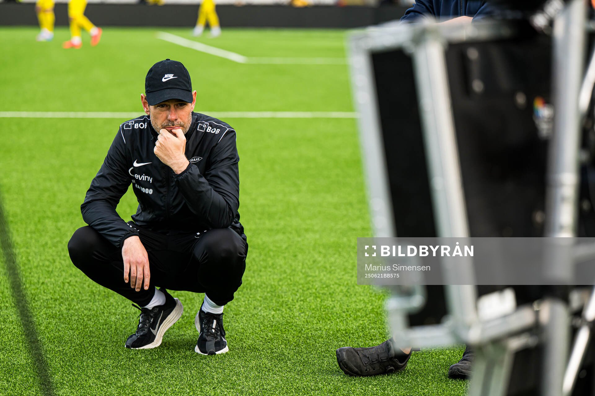 Freyr Alexandersson, head coach of Brann, watching the 1-0