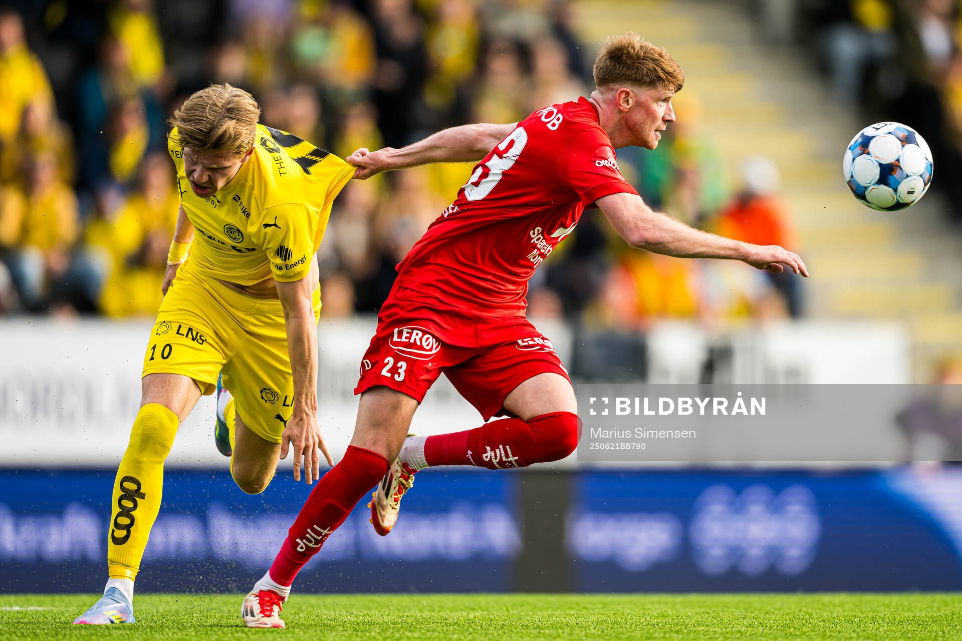 Jens Petter Hauge of Bodø/Glimt and Thore Pedersen of Brann