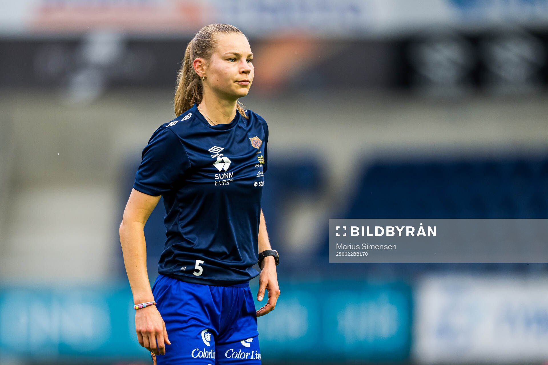 Sofie Emilie Riis of AaFK Fortuna warms up