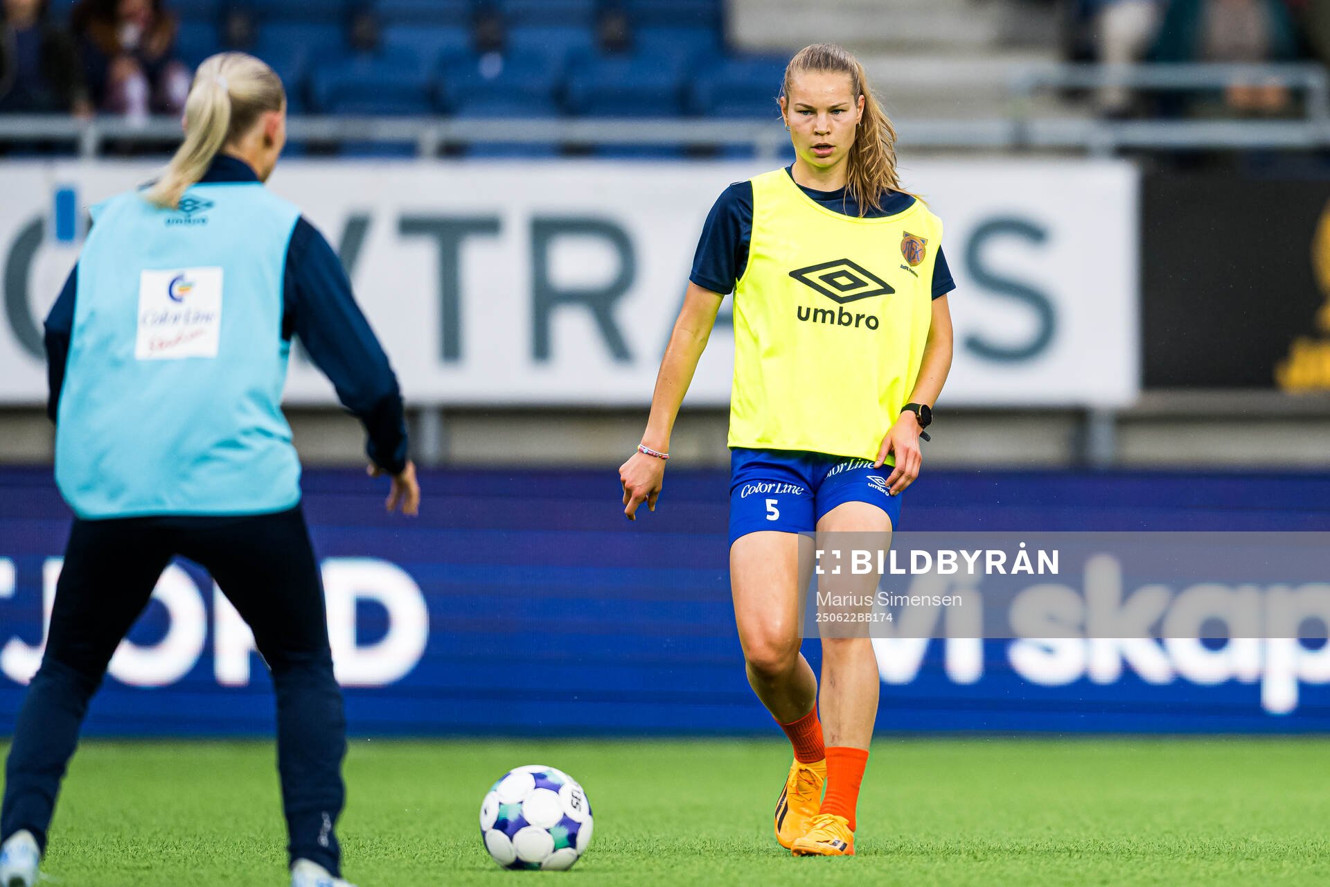 Sofie Emilie Riis of AaFK Fortuna warms up