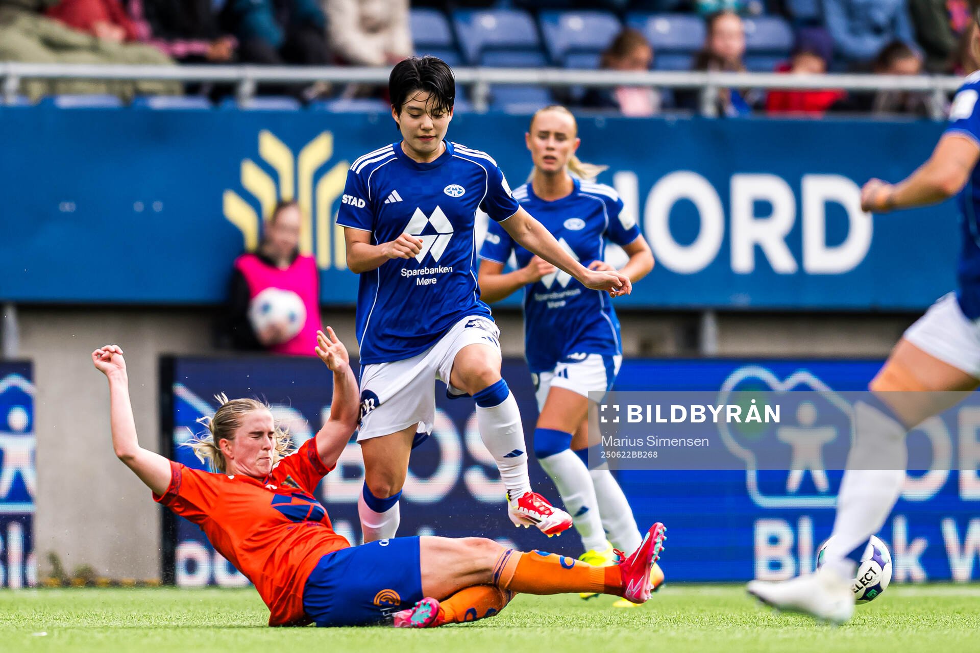 Ida Skaar Kroken of AaFK Fortuna and Yugyeong Jeon of Molde