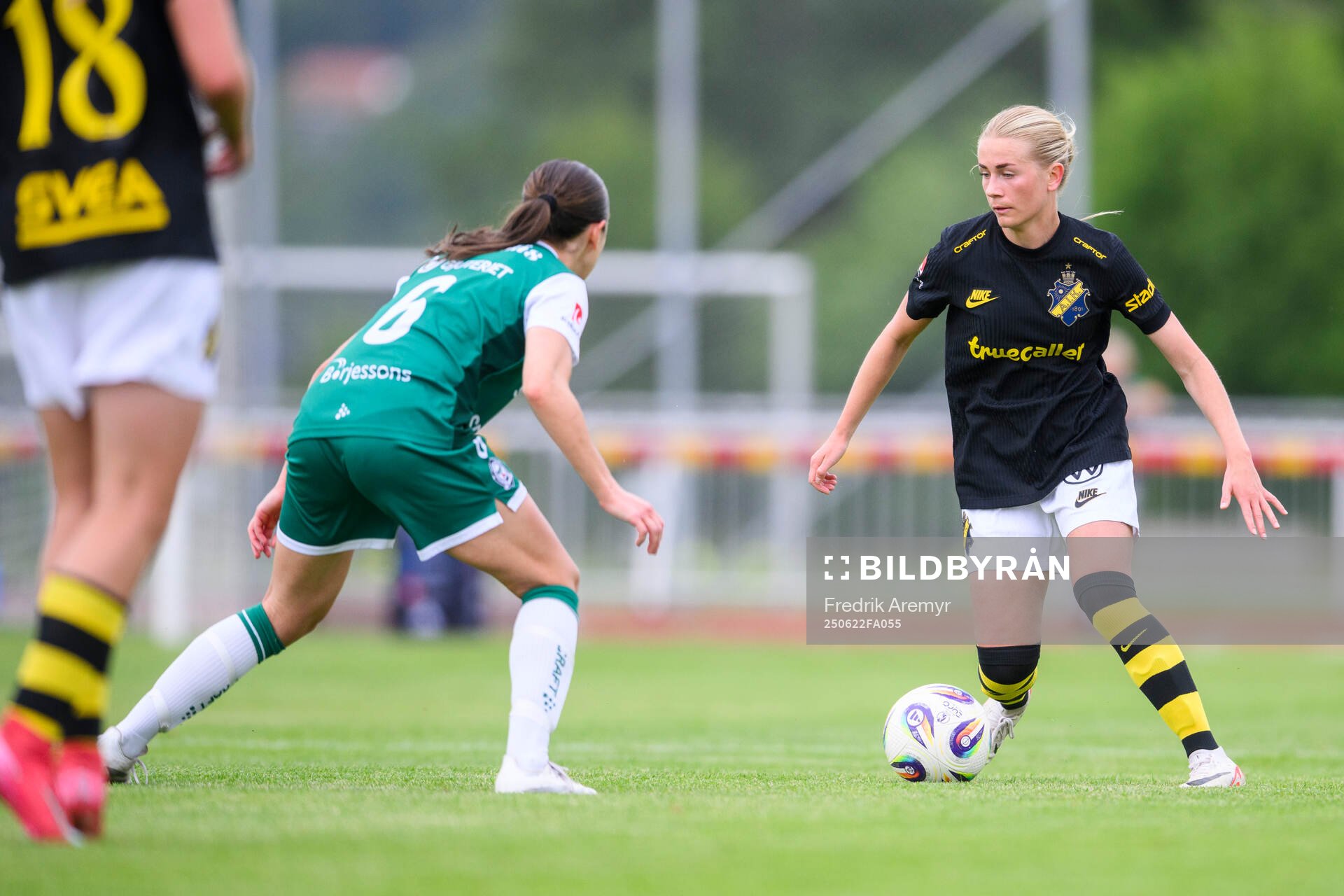 Alingsås Johanna Barth och AIKs Olivia Lindstedt