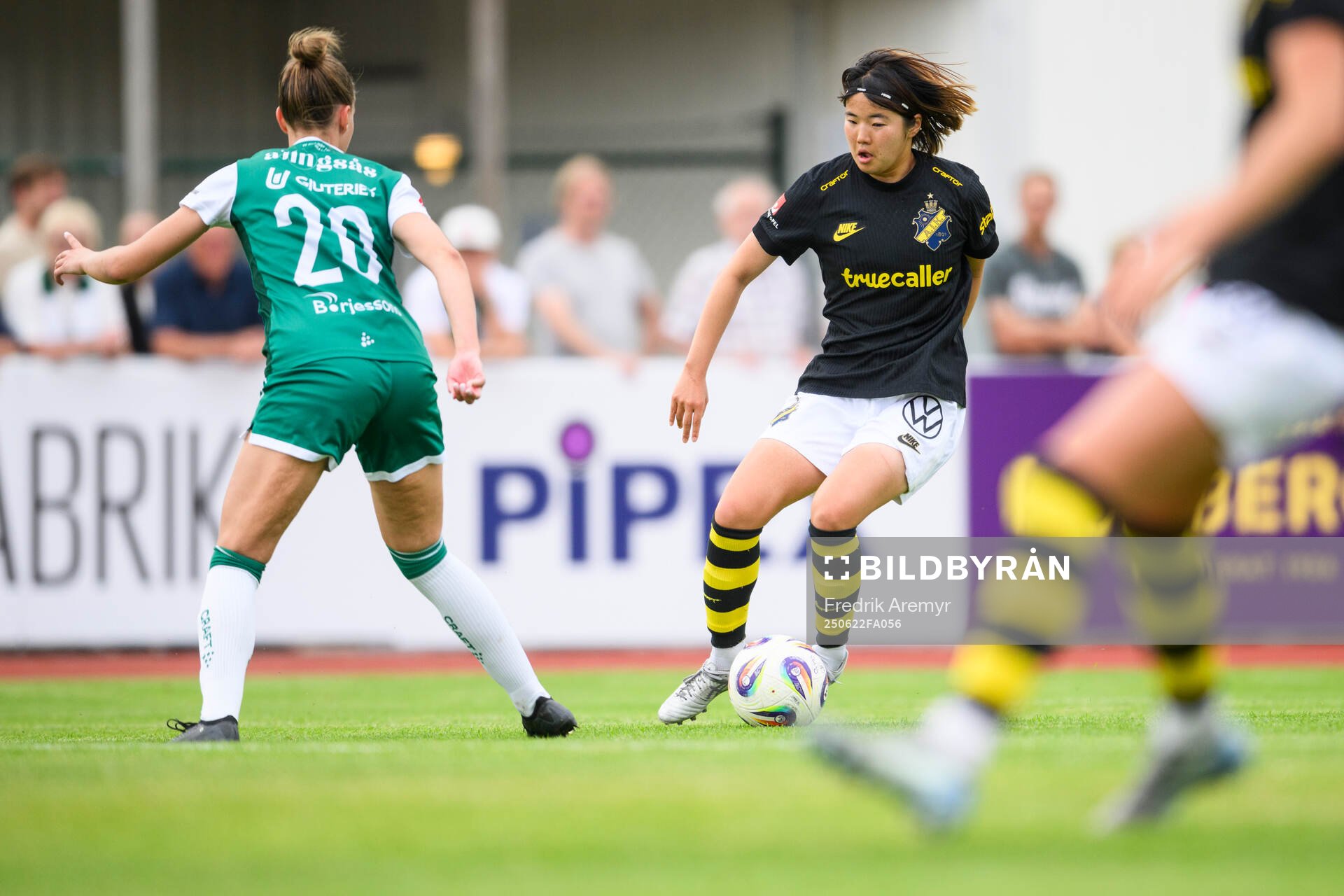 Alingsås Emmy Blomberg och AIKs Haruna Tabata