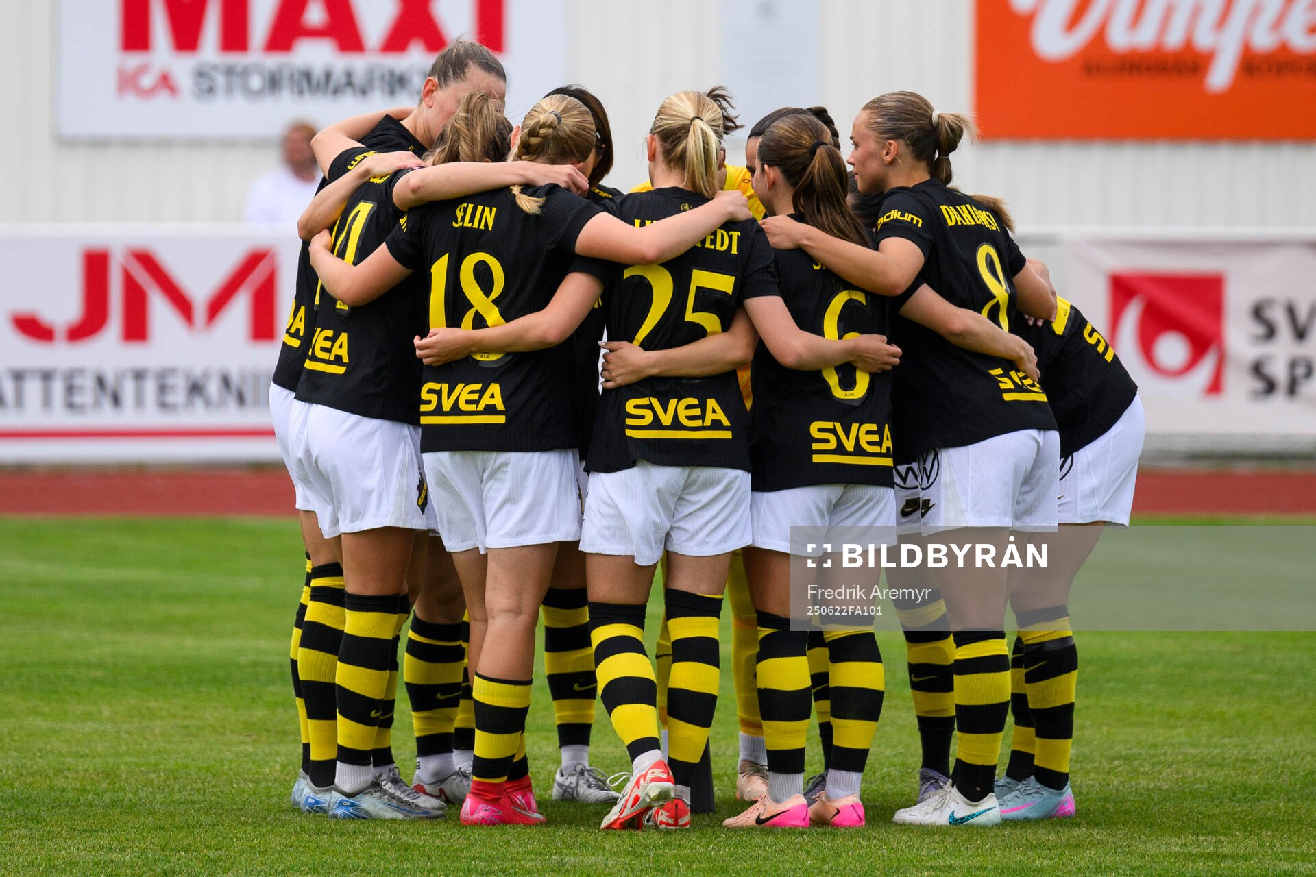 AIKs spelare samlas