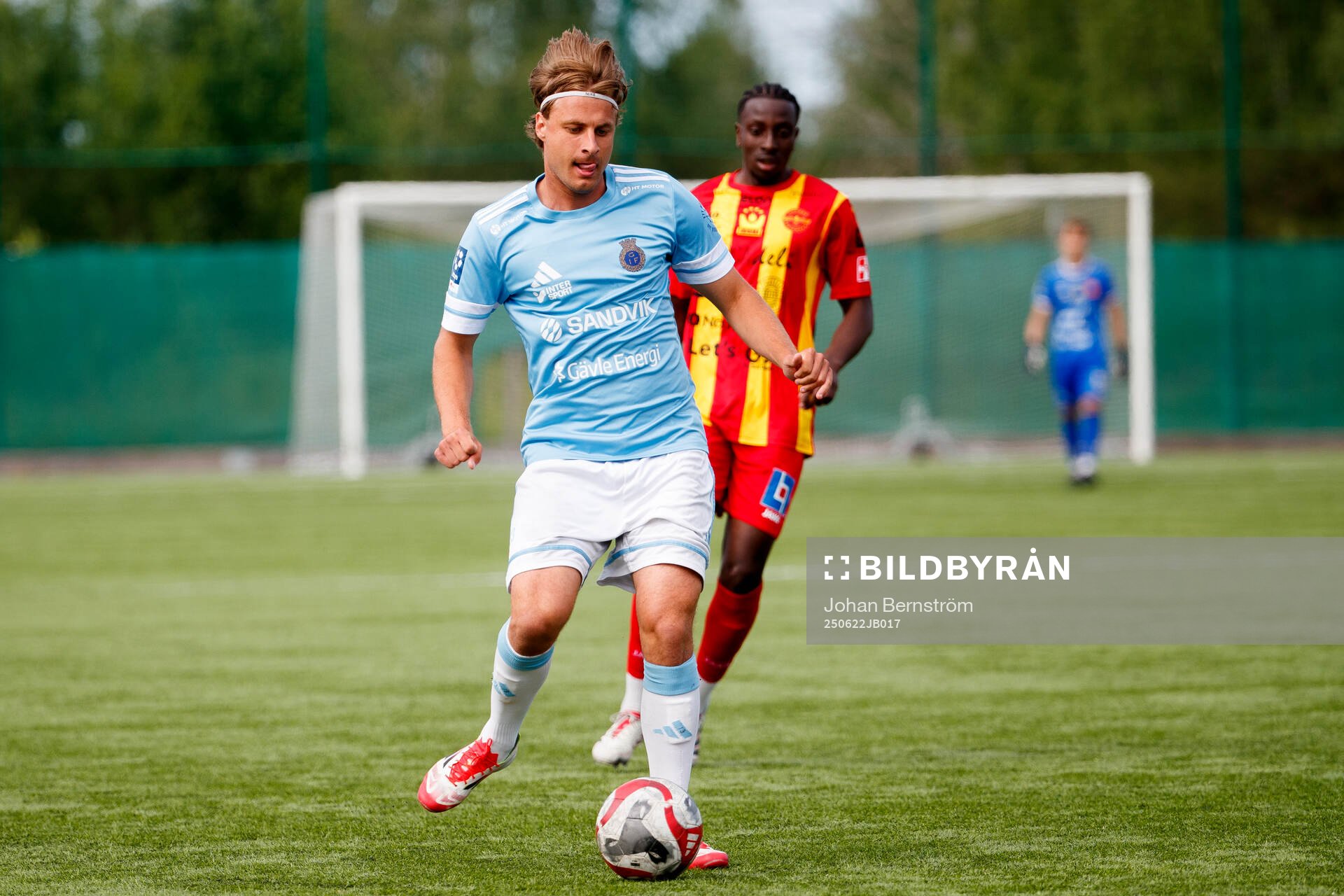 Gefles Måns Berggren och Örebro Syrianskas Mamadou Sylla