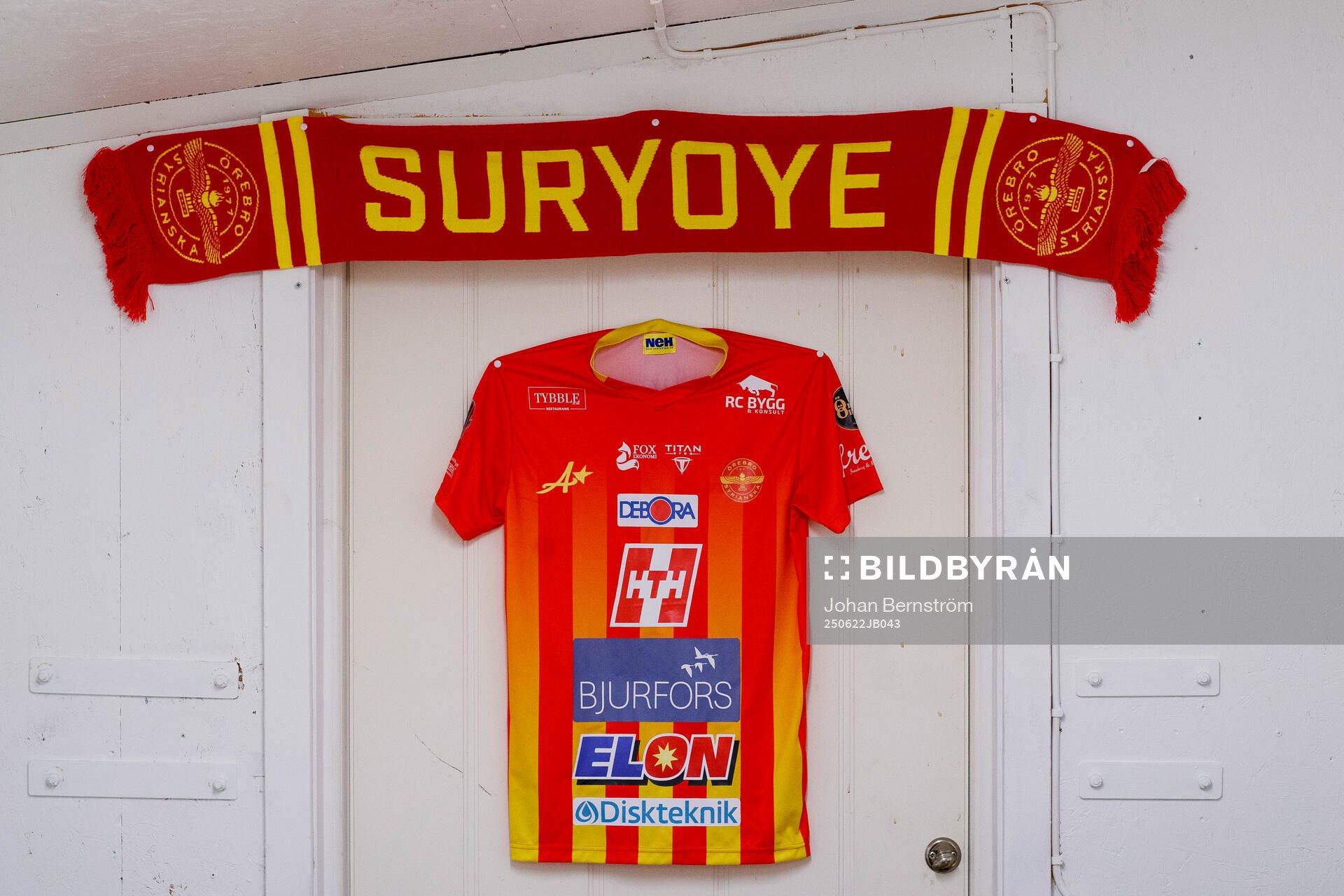 Örebro Syrianskas matchtröja i klubbstugan