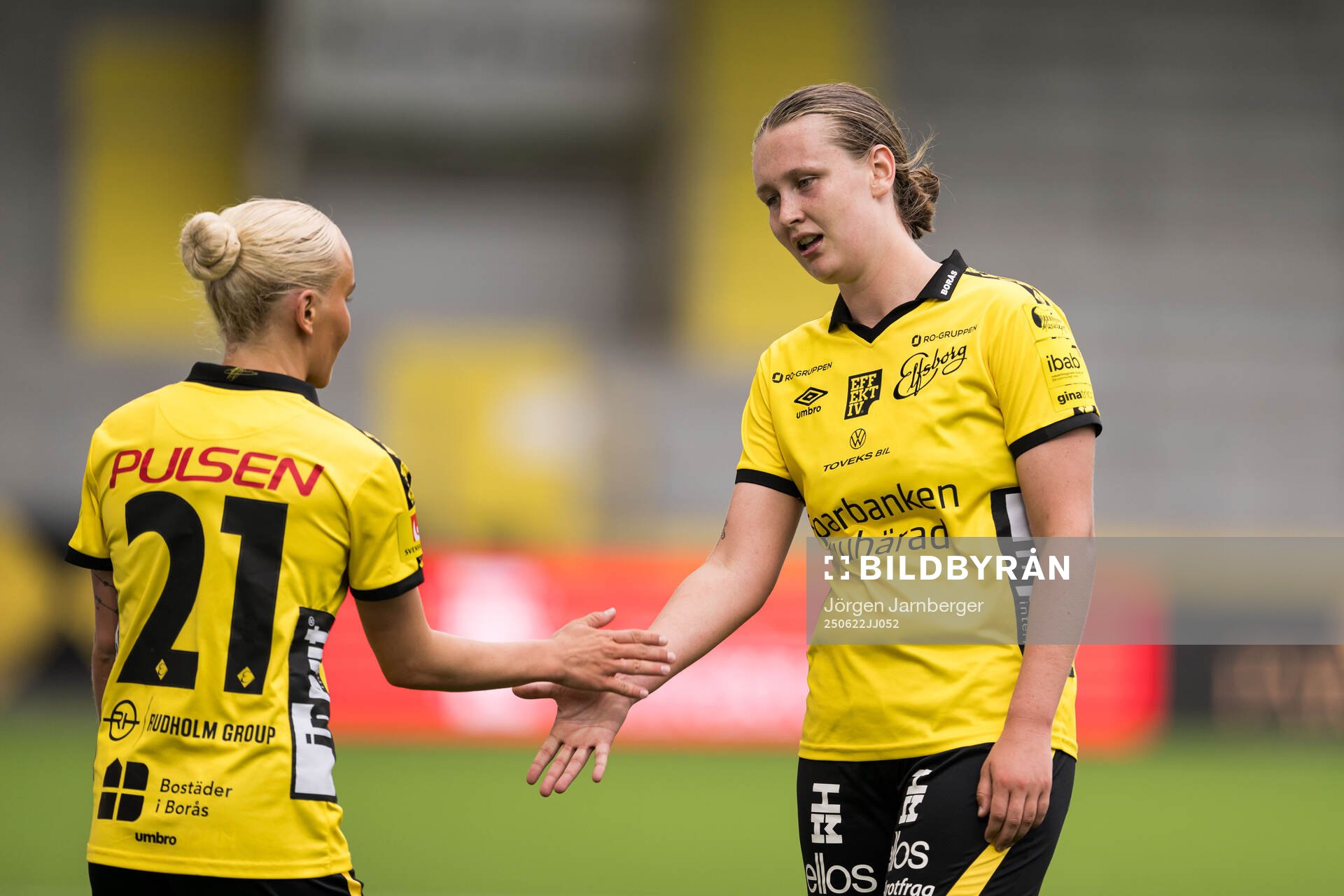 Elfsborgs Tea Skoglund och Ellen Nilsson jublar