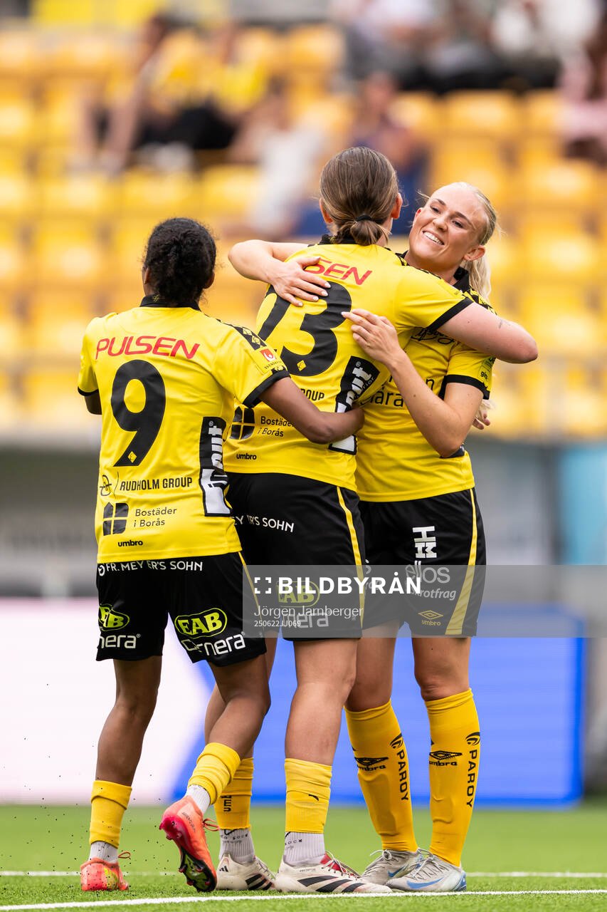 Elfsborgs Ellen Nilsson jublar med Vanessa Lopez och Emilia