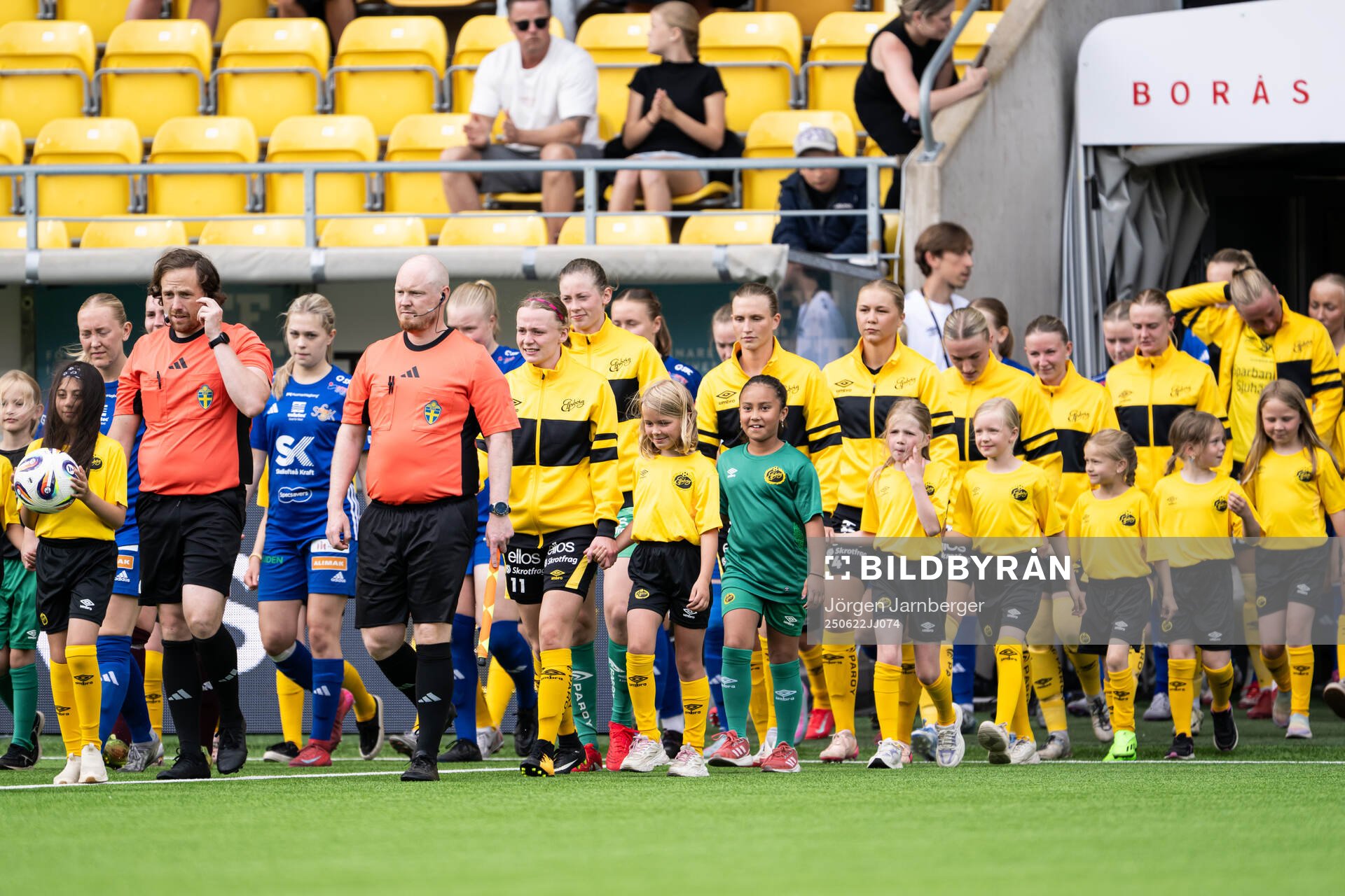 Lagen kommer in på planen