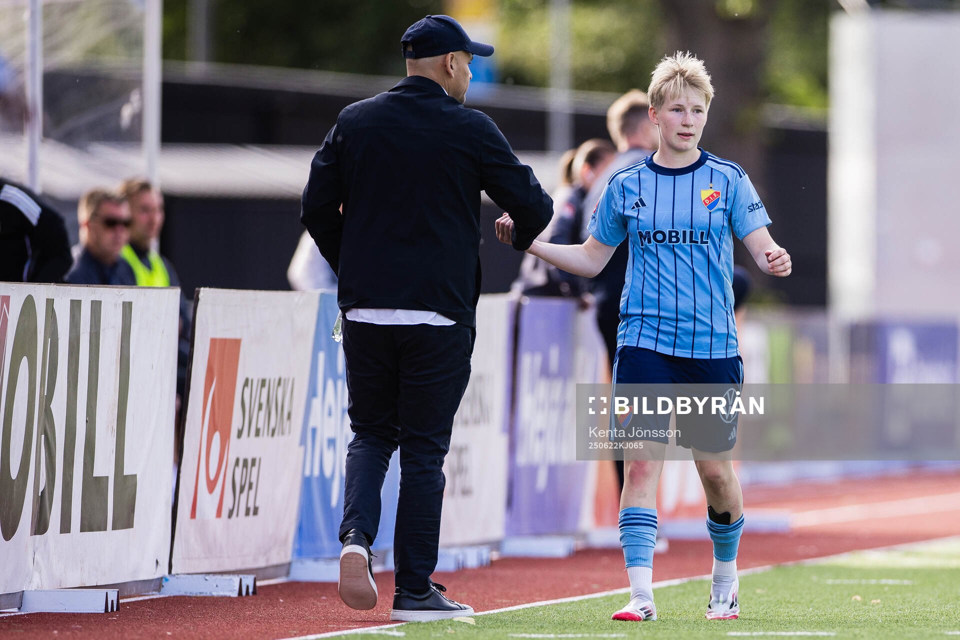 Djurgårdens Olivia Ulenius tackas tränare Marcelo