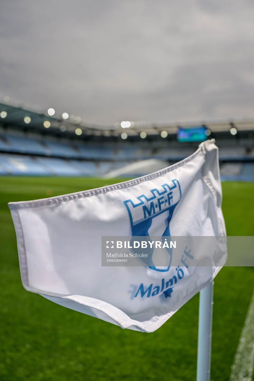 En hörnflagga med Malmö FFs logotyp