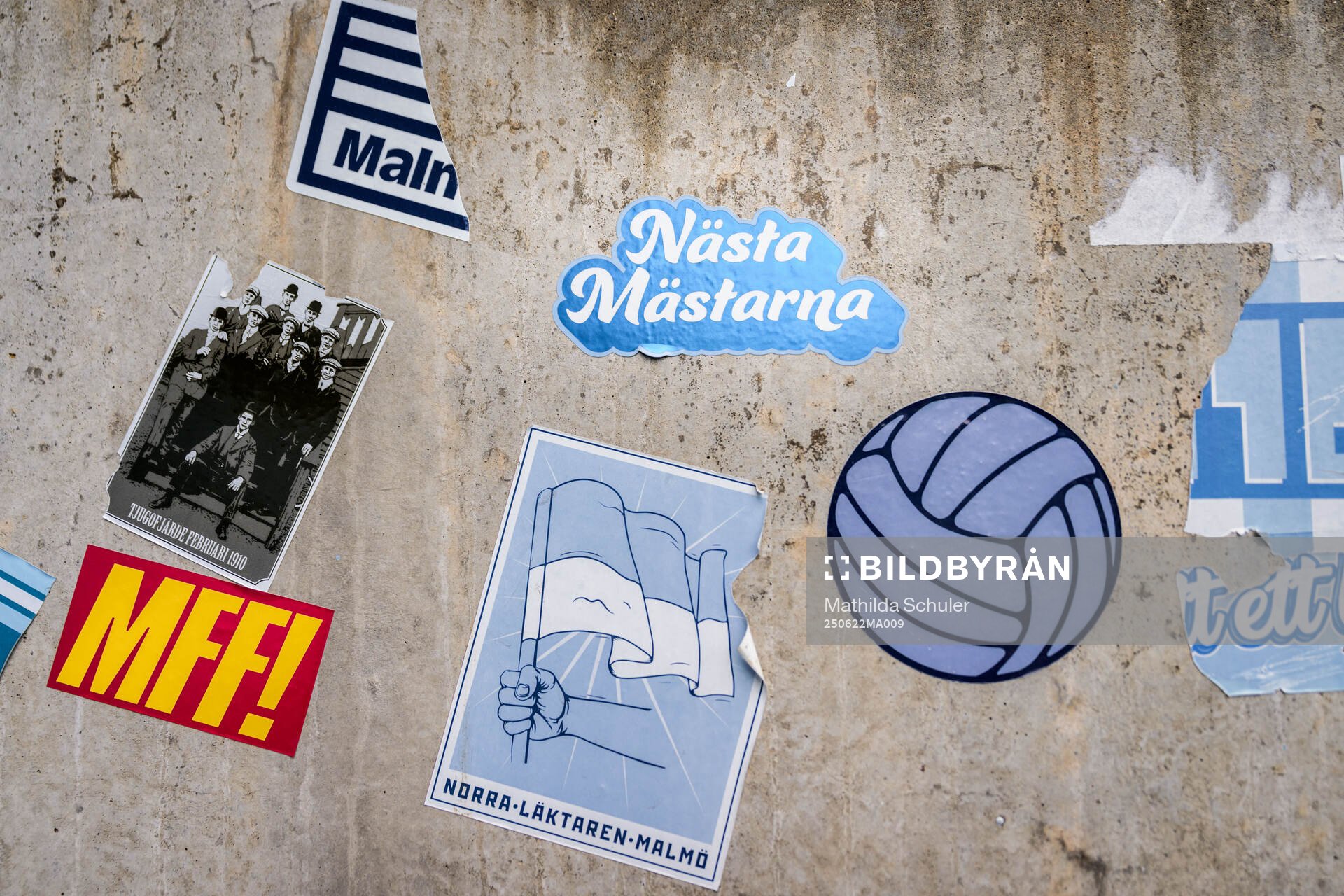 Ett klistermärke med texten Nästa Mästarna