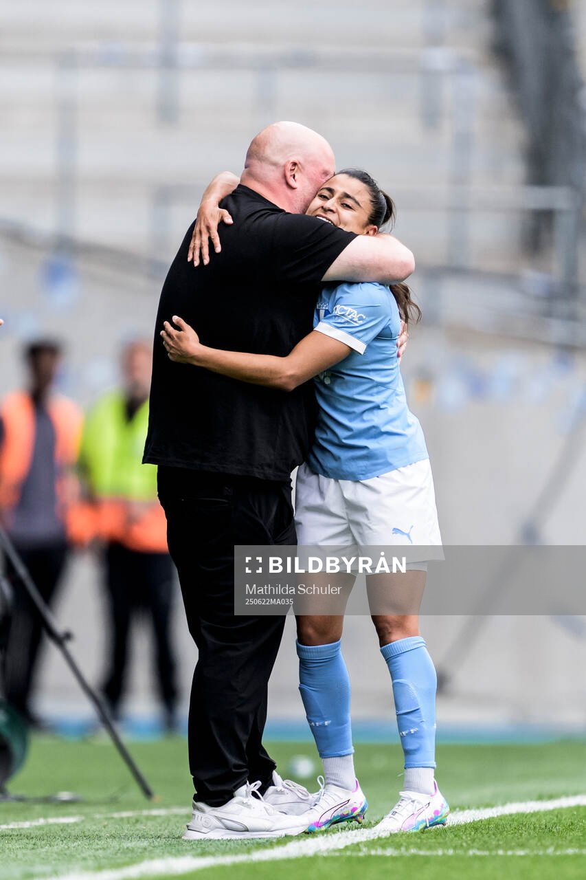Malmö FFs Ines Belloumou jublar