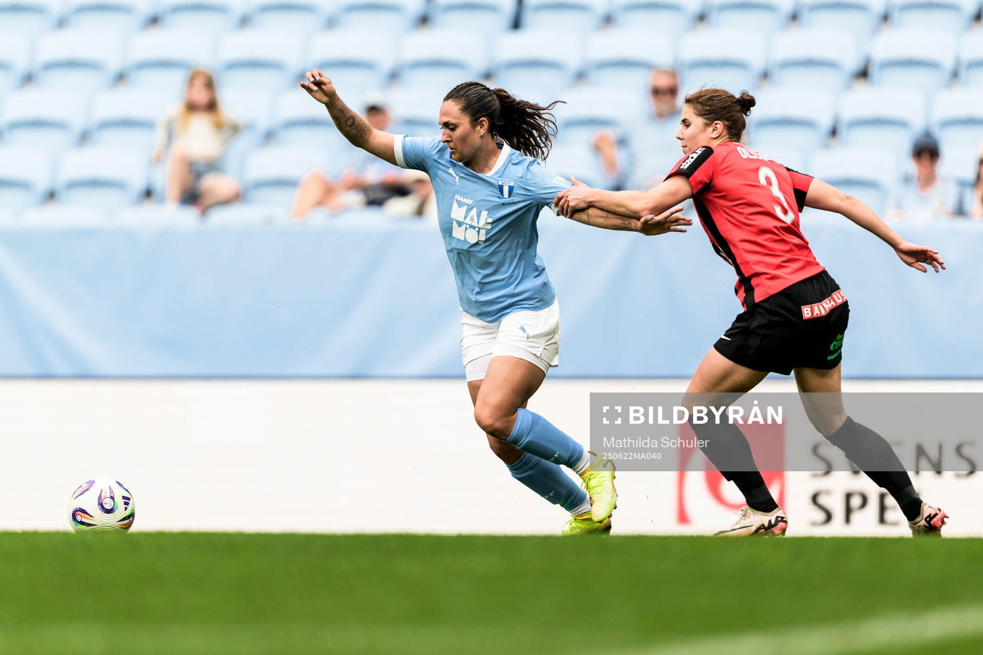 Malmö FFs Isabella D'Aquila och Brommapojkarnas Julia