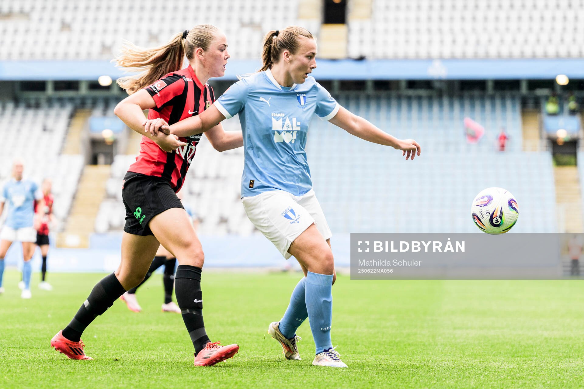 Brommapojkarnas Johanna Svedberg och Malmö FFs Sara