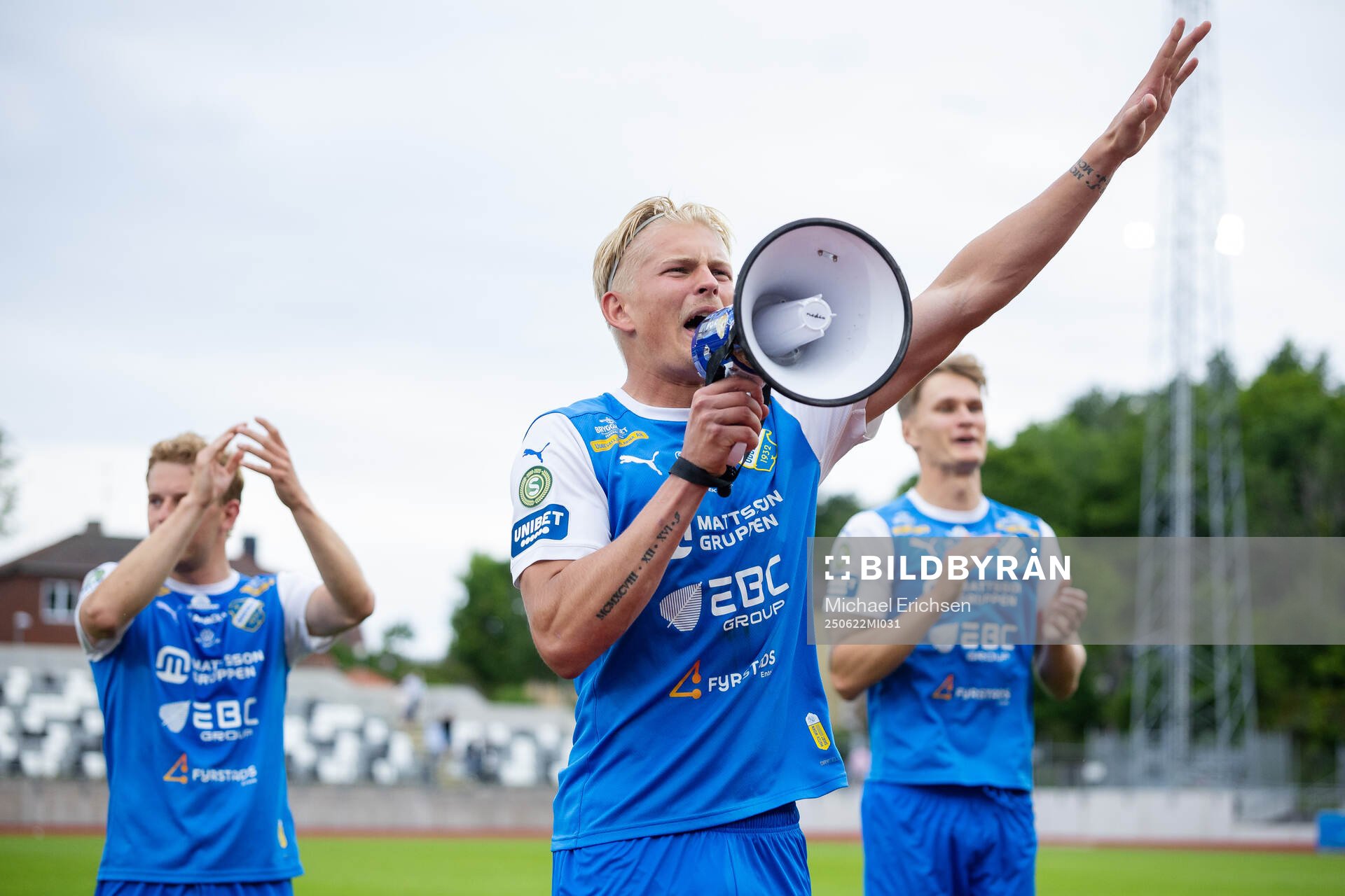 Oddevolds Philip Engelbrektsson jublar framför klacken