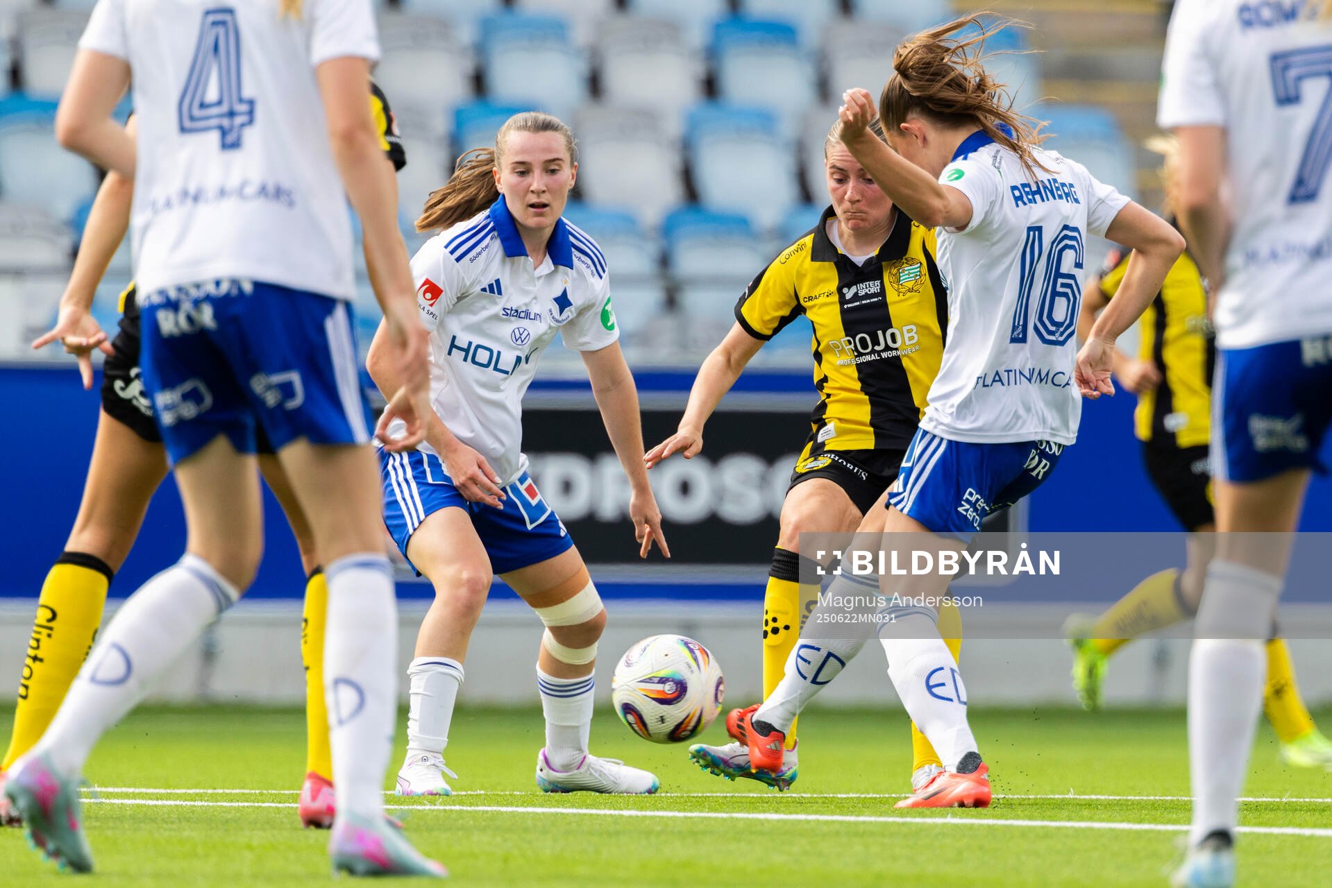 IFK Norrköpings Carrie Jones och Hammarbys Smilla Vallotto