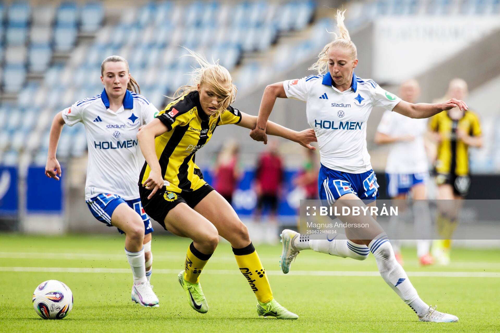 Hammarbys Smilla Holmberg och IFK Norrköpings Samantha Cary