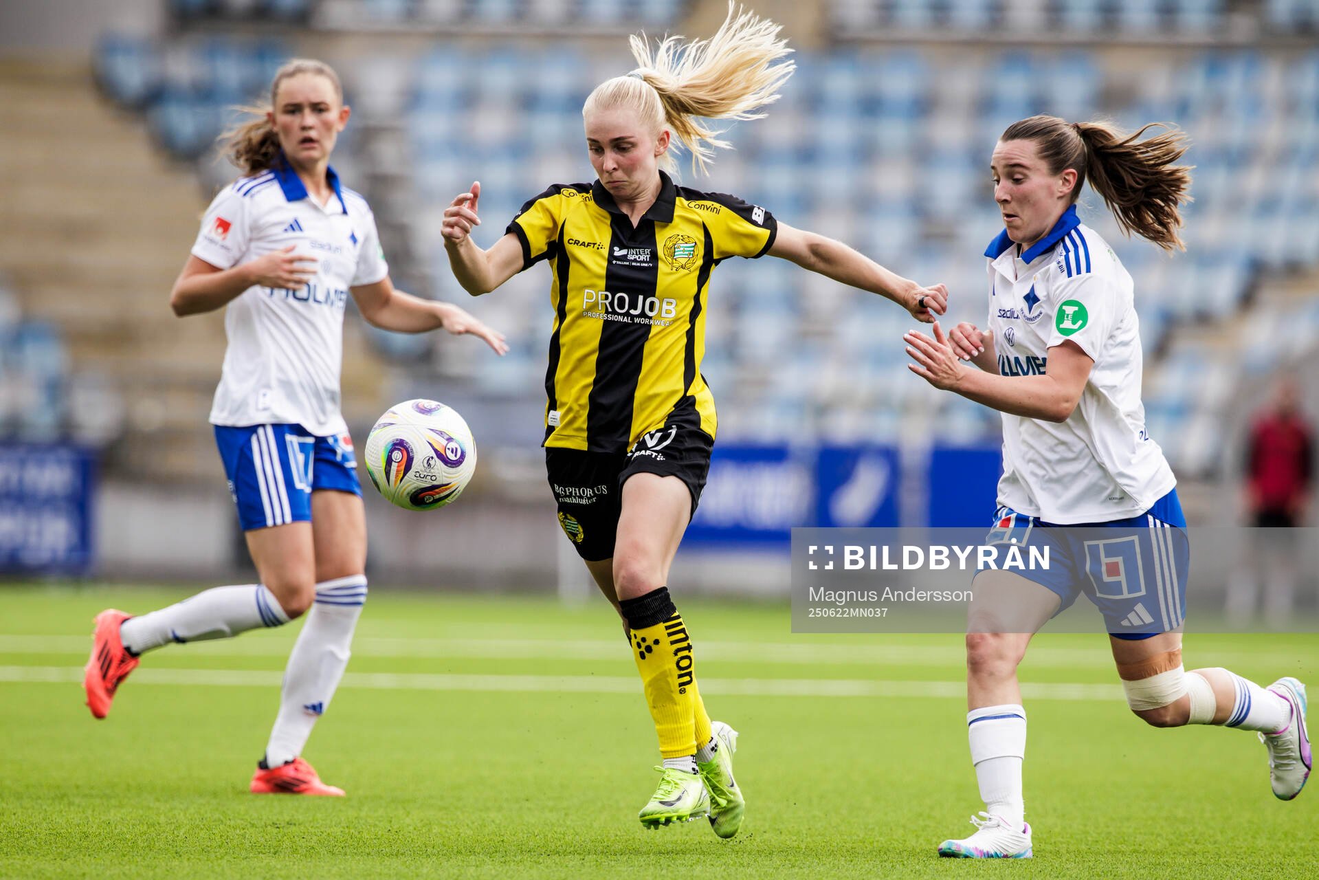 Hammarbys Emilie Joramo och IFK Norrköpings Carrie Jones