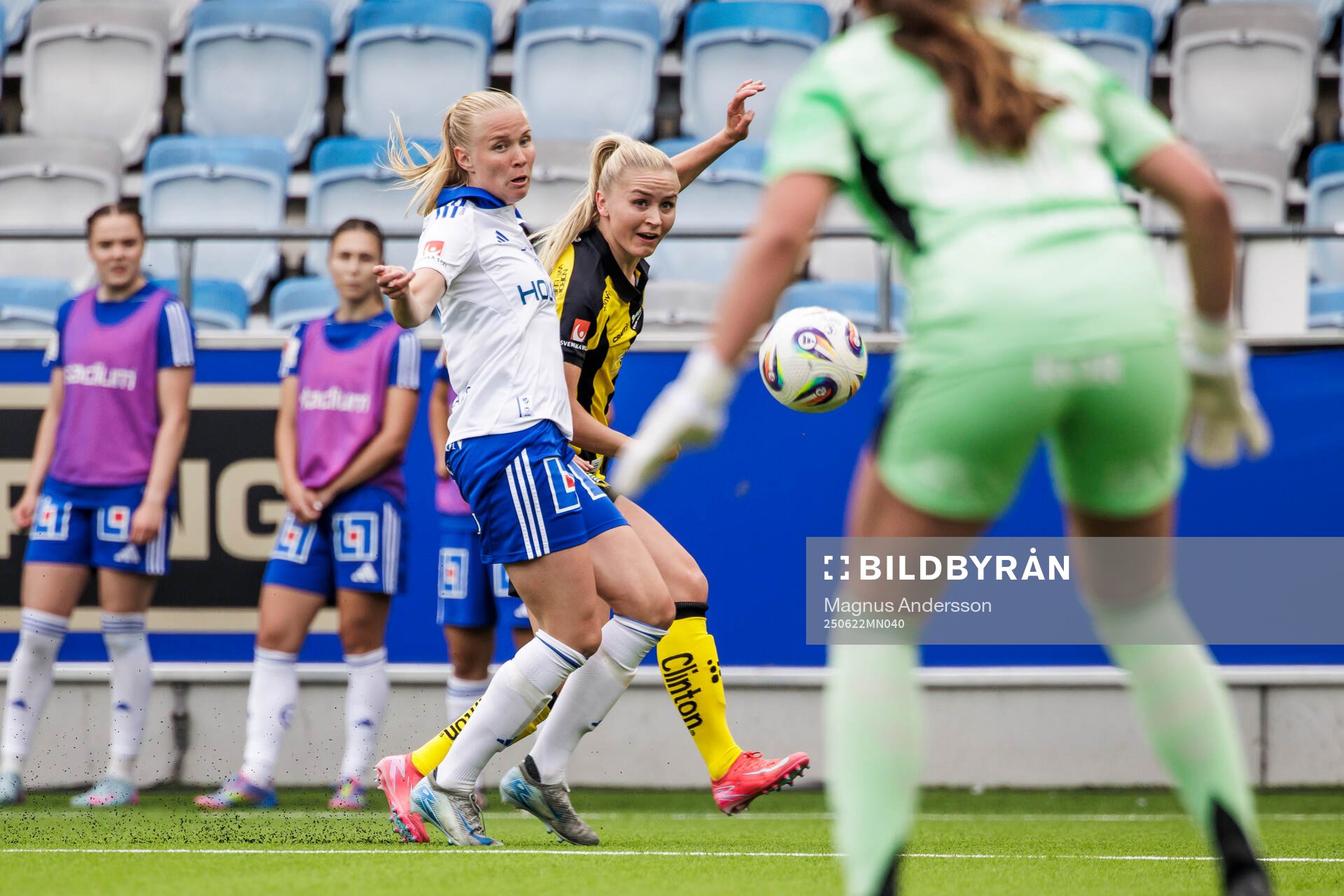 IFK Norrköpings Elin Rombing och Hammarbys Anna Jøsendal