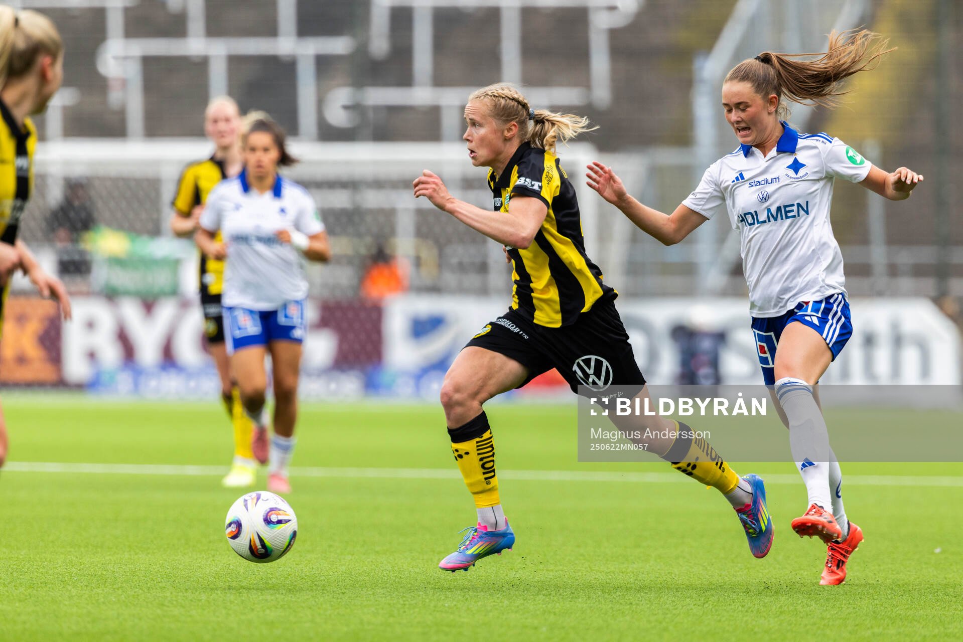 Hammarbys Julie Blakstad och IFK Norrköpings Svea Rehnberg