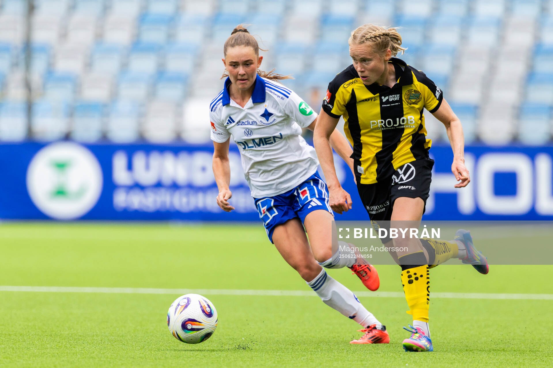 IFK Norrköpings Svea Rehnberg och Hammarbys Julie Blakstad