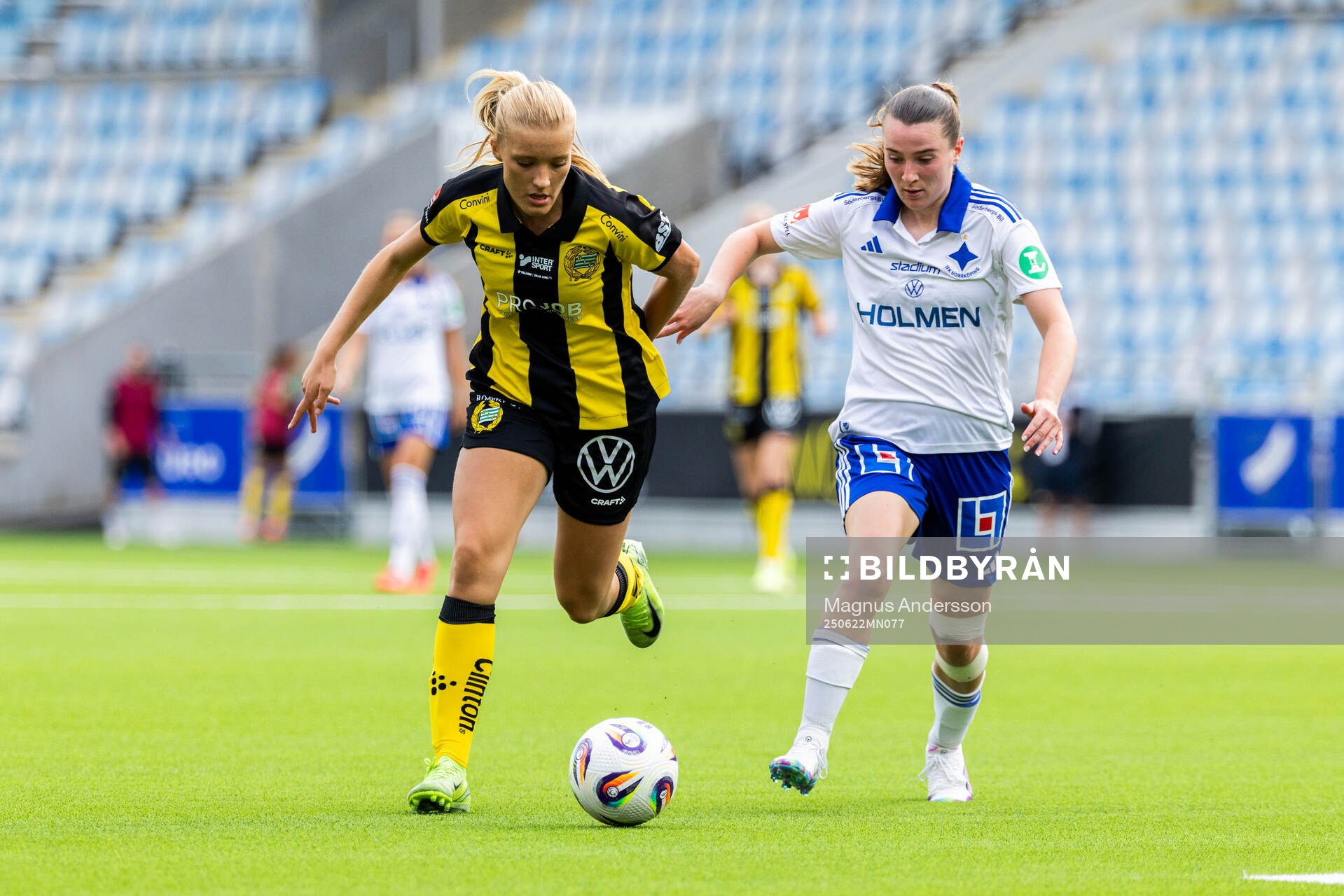 Hammarbys Smilla Holmberg och IFK Norrköpings Carrie Jones