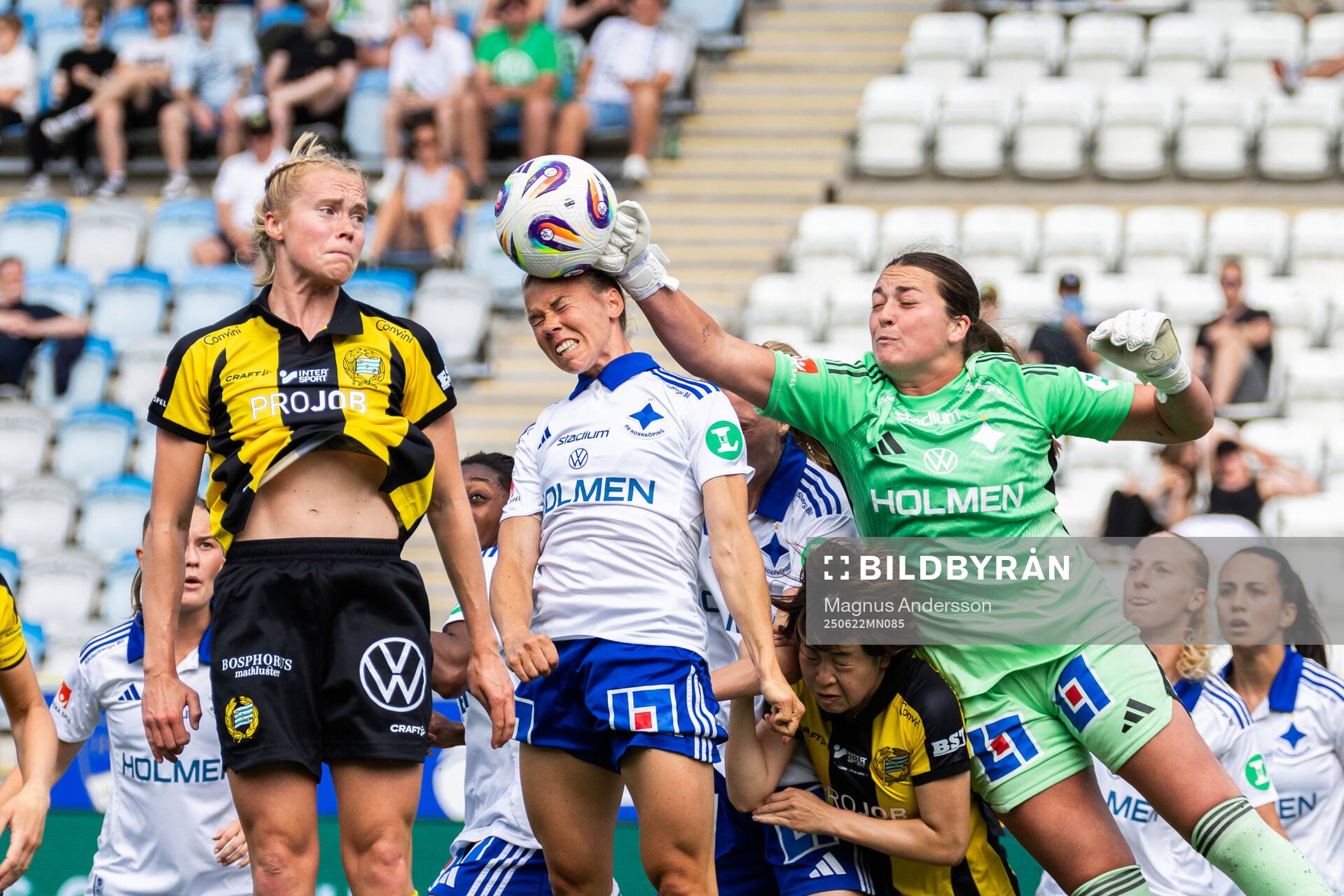 Hammarbys Julie Blakstad mot IFK Norrköpings Jessica Wik