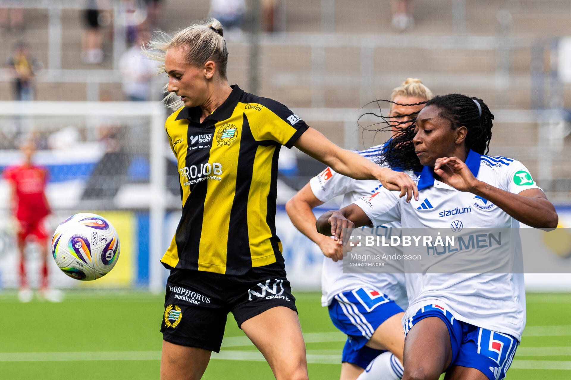 Hammarbys Ellen Wangerheim och IFK Norrköpings Maya Aliyah