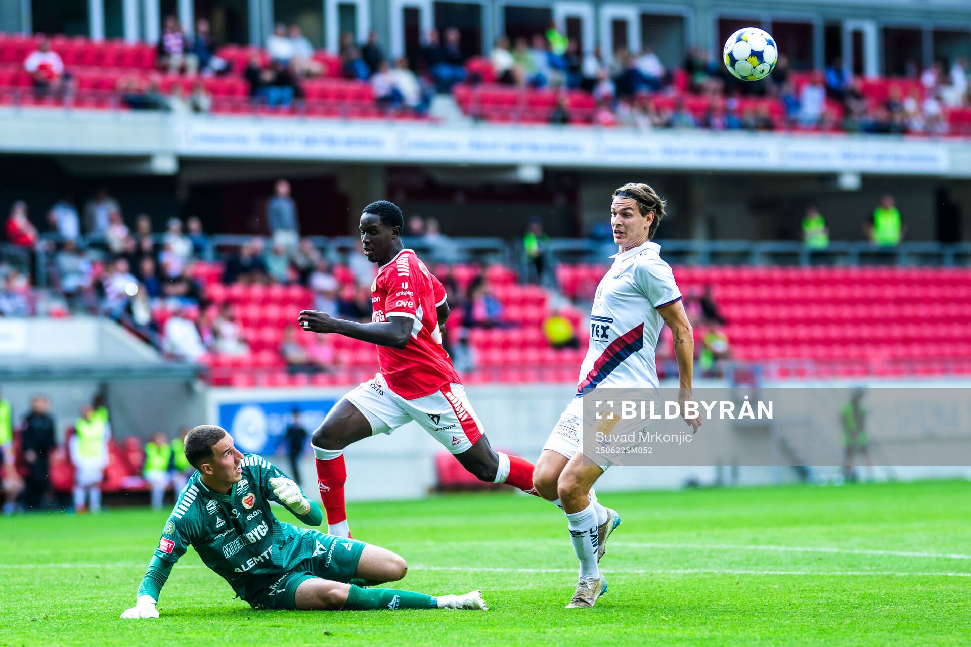 Kalmars målvakt Samuel Brolin och Aboubacar Keita och