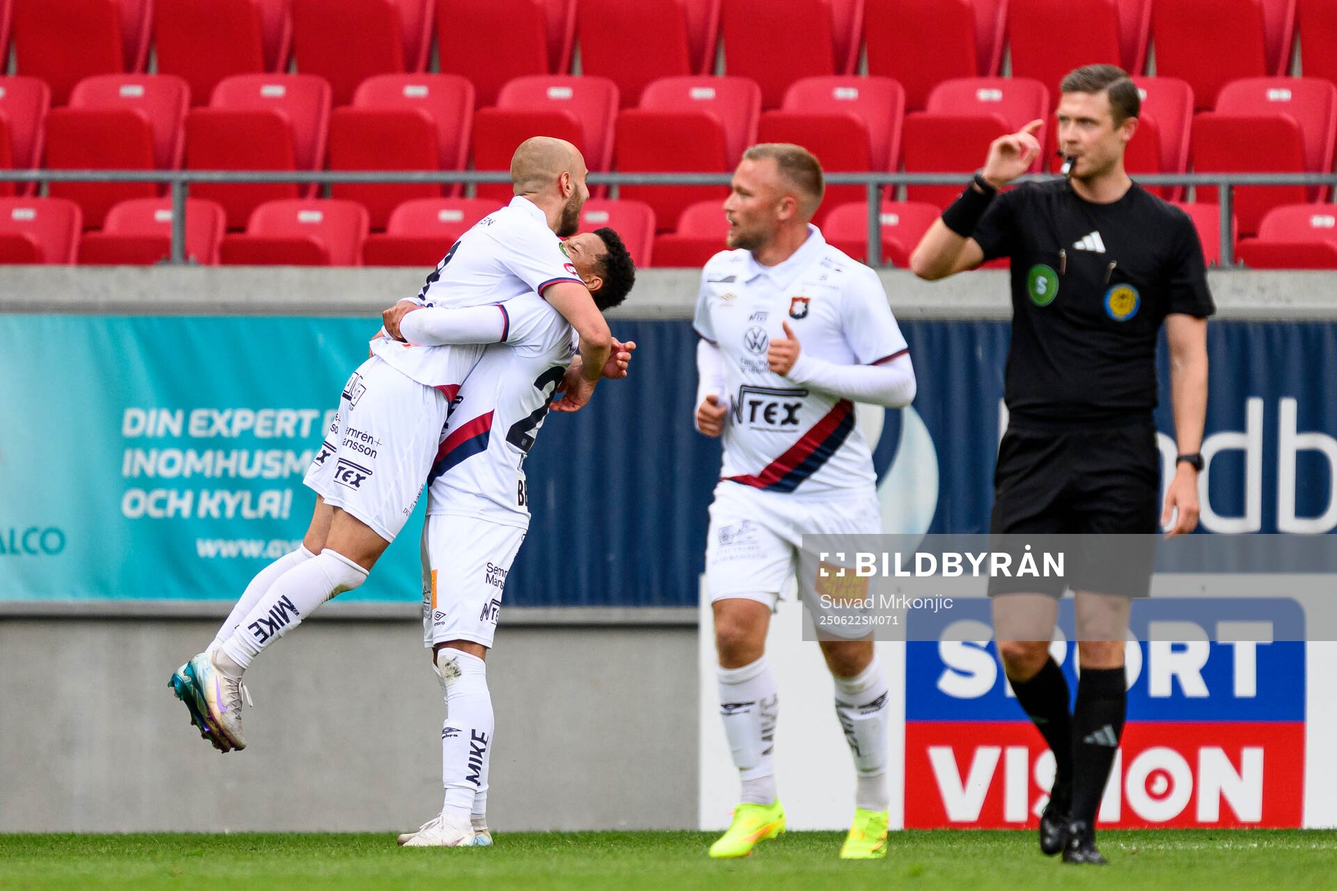 Örgrytes Amel Mujanic jublar