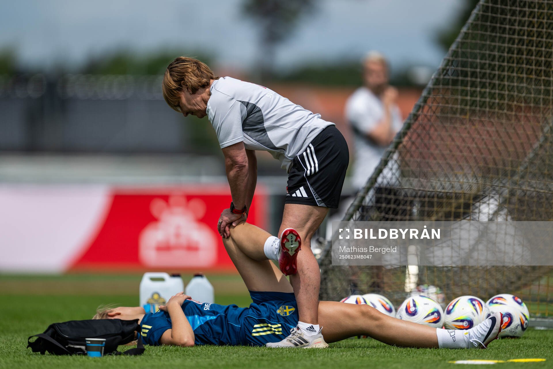 Smilla Holmberg recevies treatment from physio Annica