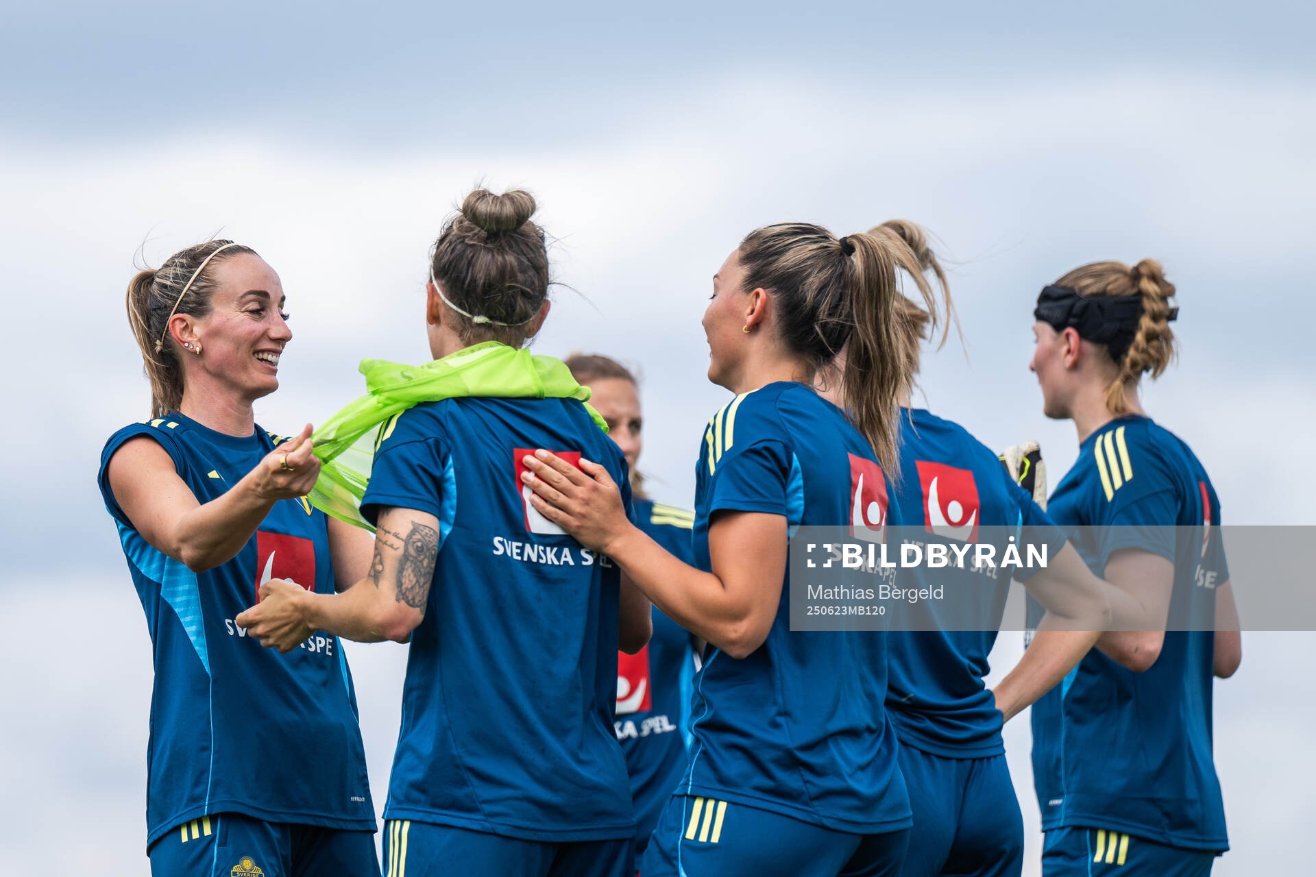 Kosovare Asllani, Julia Zigiotti Olme and Johanna Rytting
