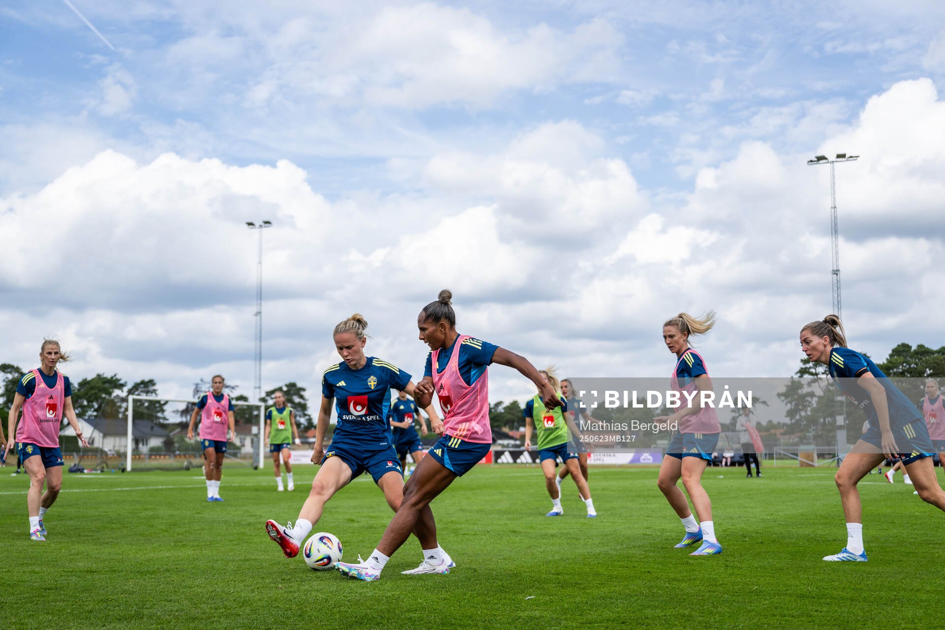 Matilda Vinberg and Madelen Janogy of the Swedish women’s