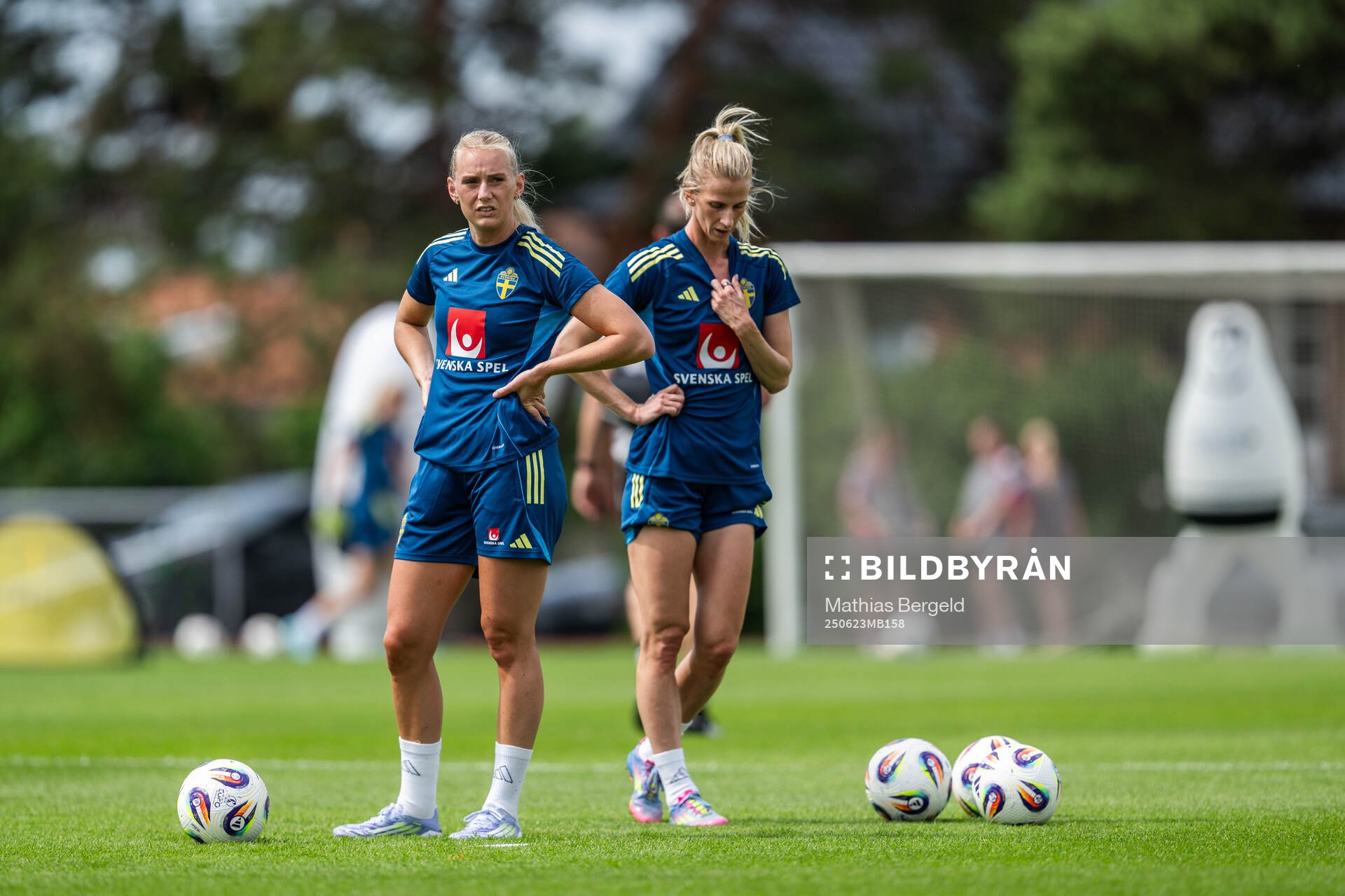 Stina Blackstenius and Sofia Jakobsson of the Swedish