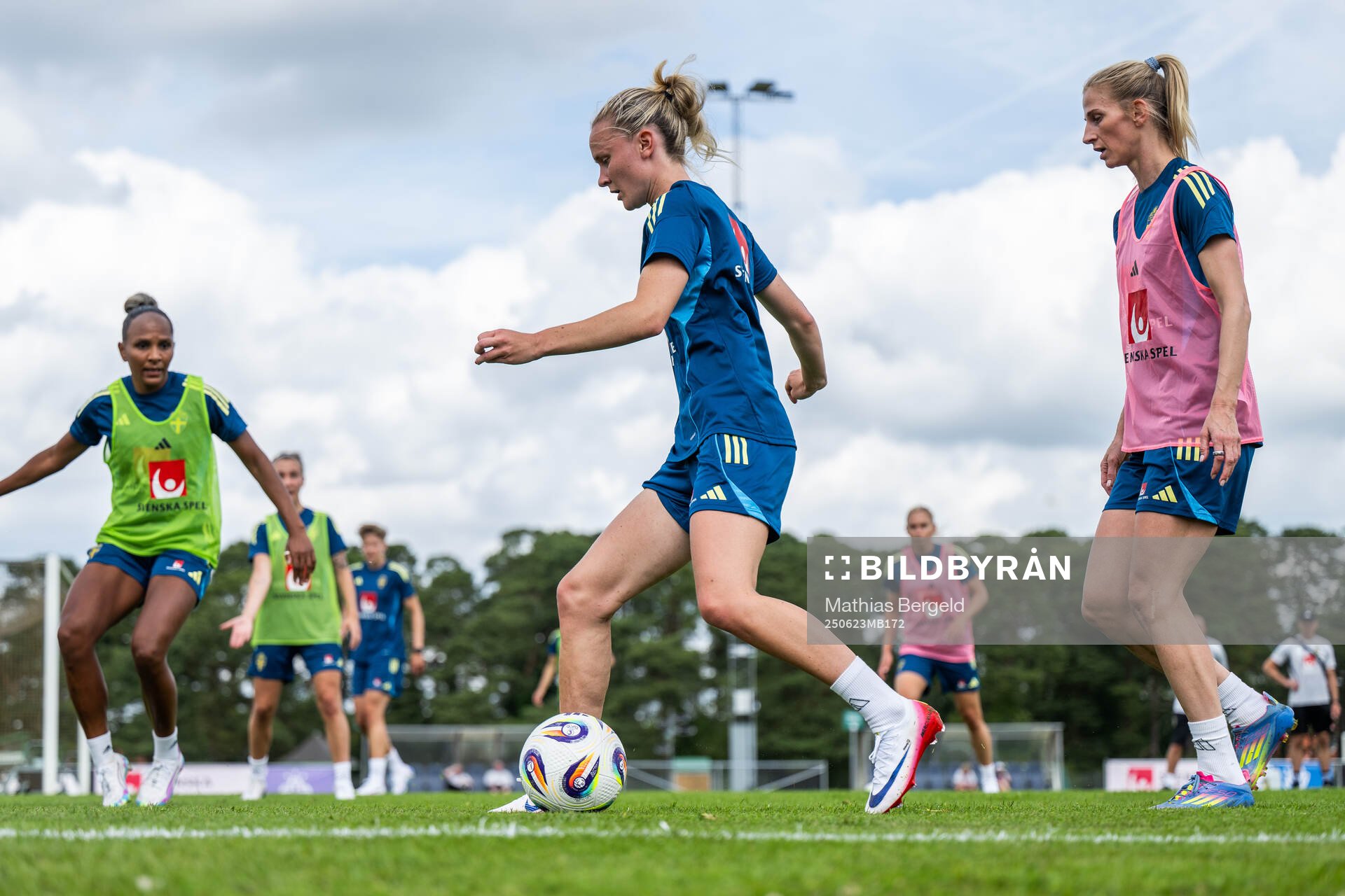 Matilda Vinberg and Sofia Jakobsson of the Swedish