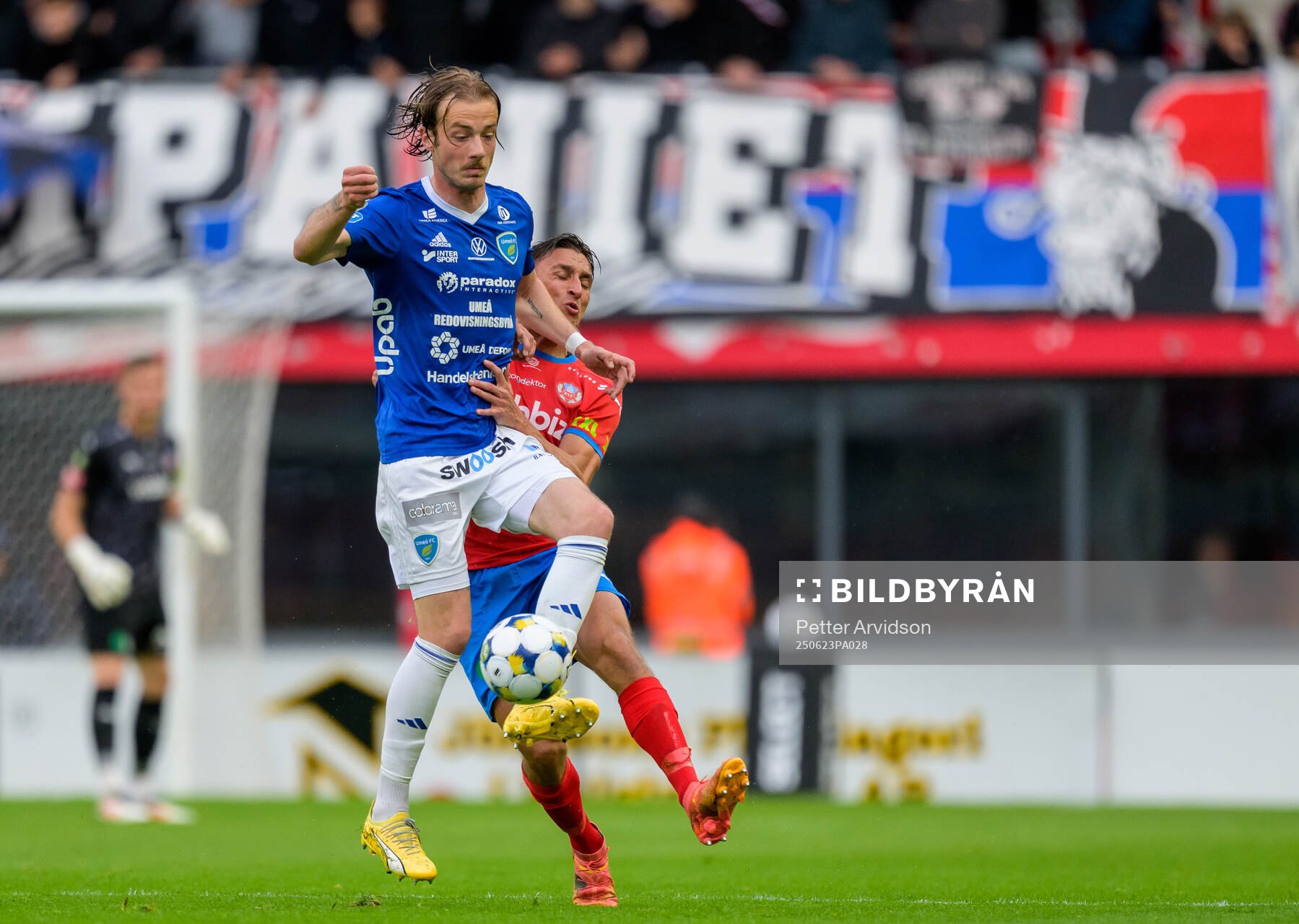 Umeå FCs Mikael Harbosen Haga och Helsingborgs Wilhelm