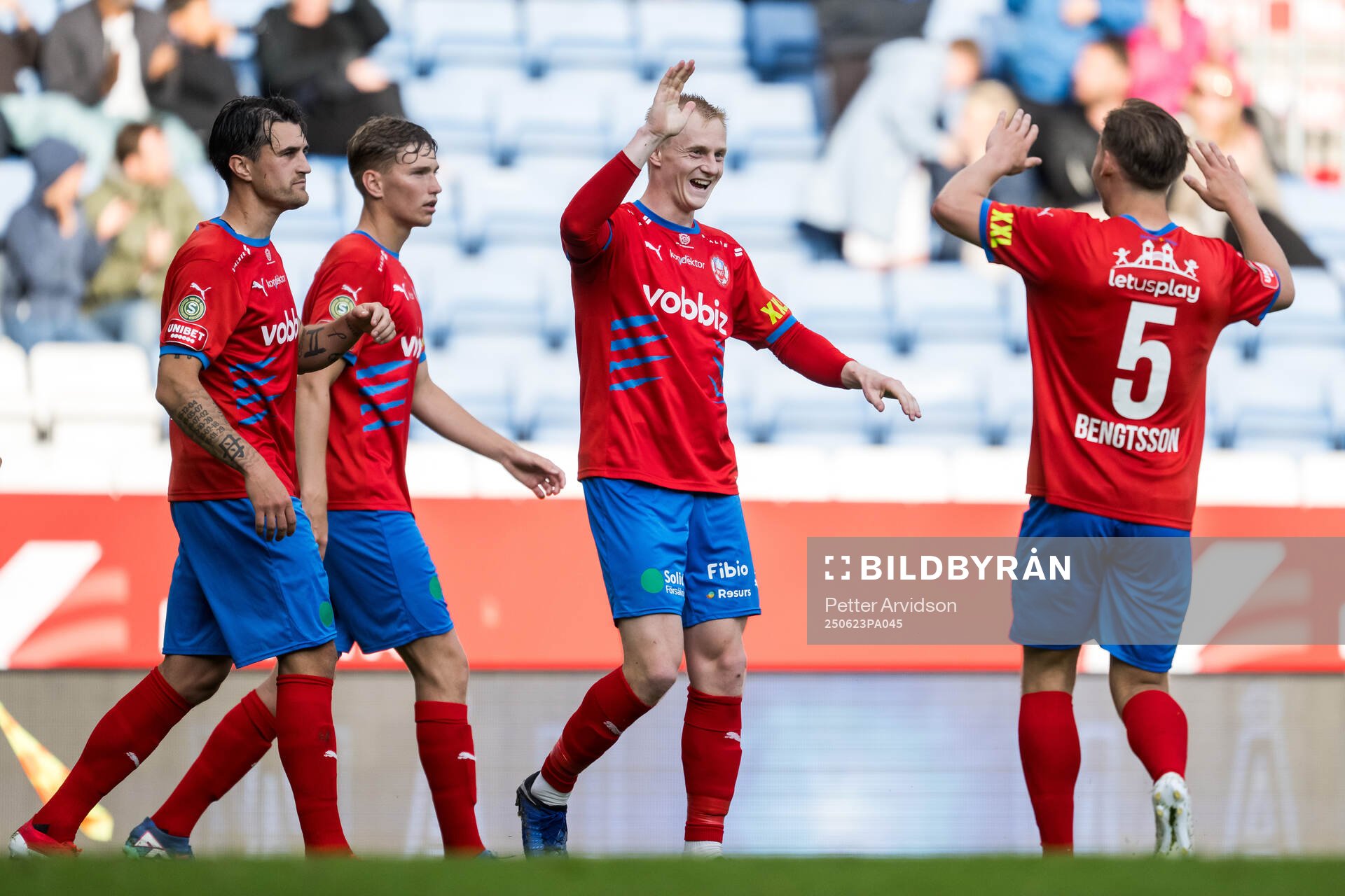 Helsingborgs Oscar Aga och Simon Bengtsson jublar