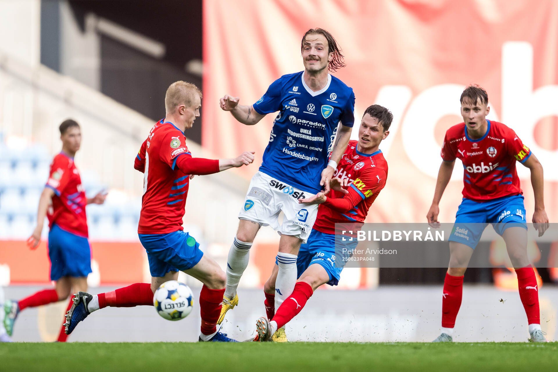 Umeå FCs Mikael Harbosen Haga i en kamp mot Helsingborgs