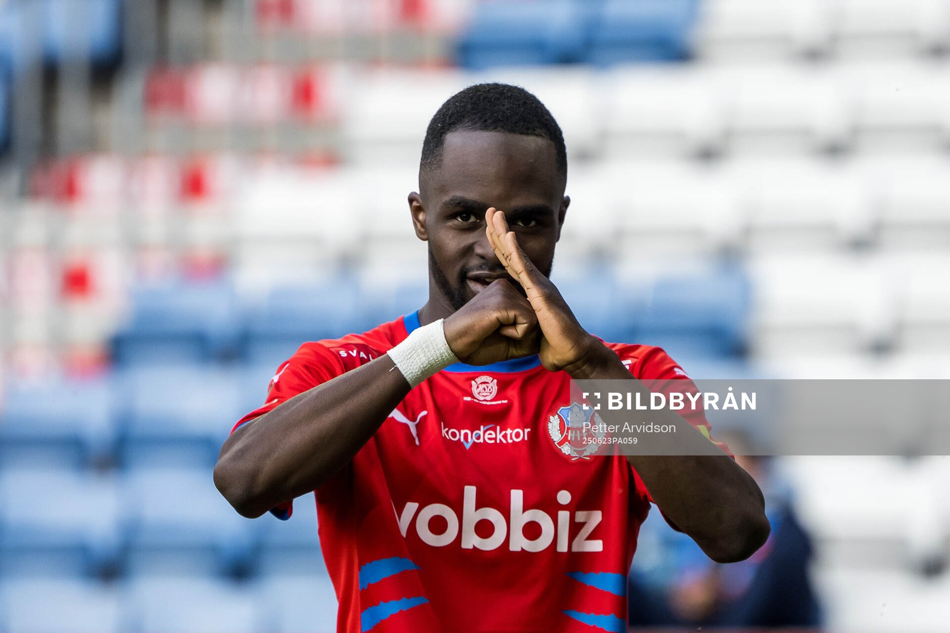 Helsingborgs Adam Akimey jublar
