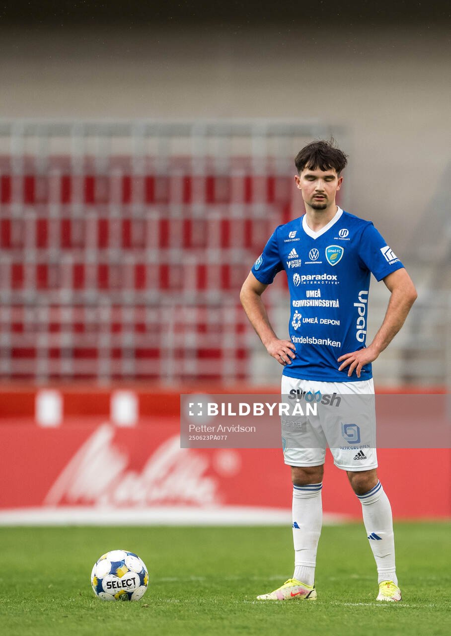 Umeå FCs Lukas Vikgren deppar