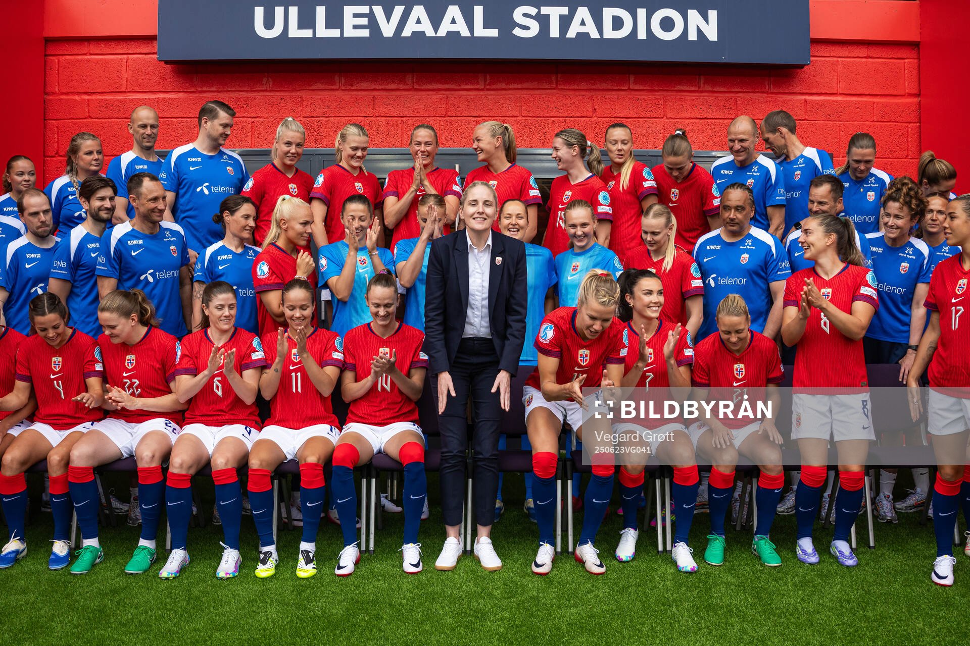 Head coach Gemma Grainger, players and staff of the